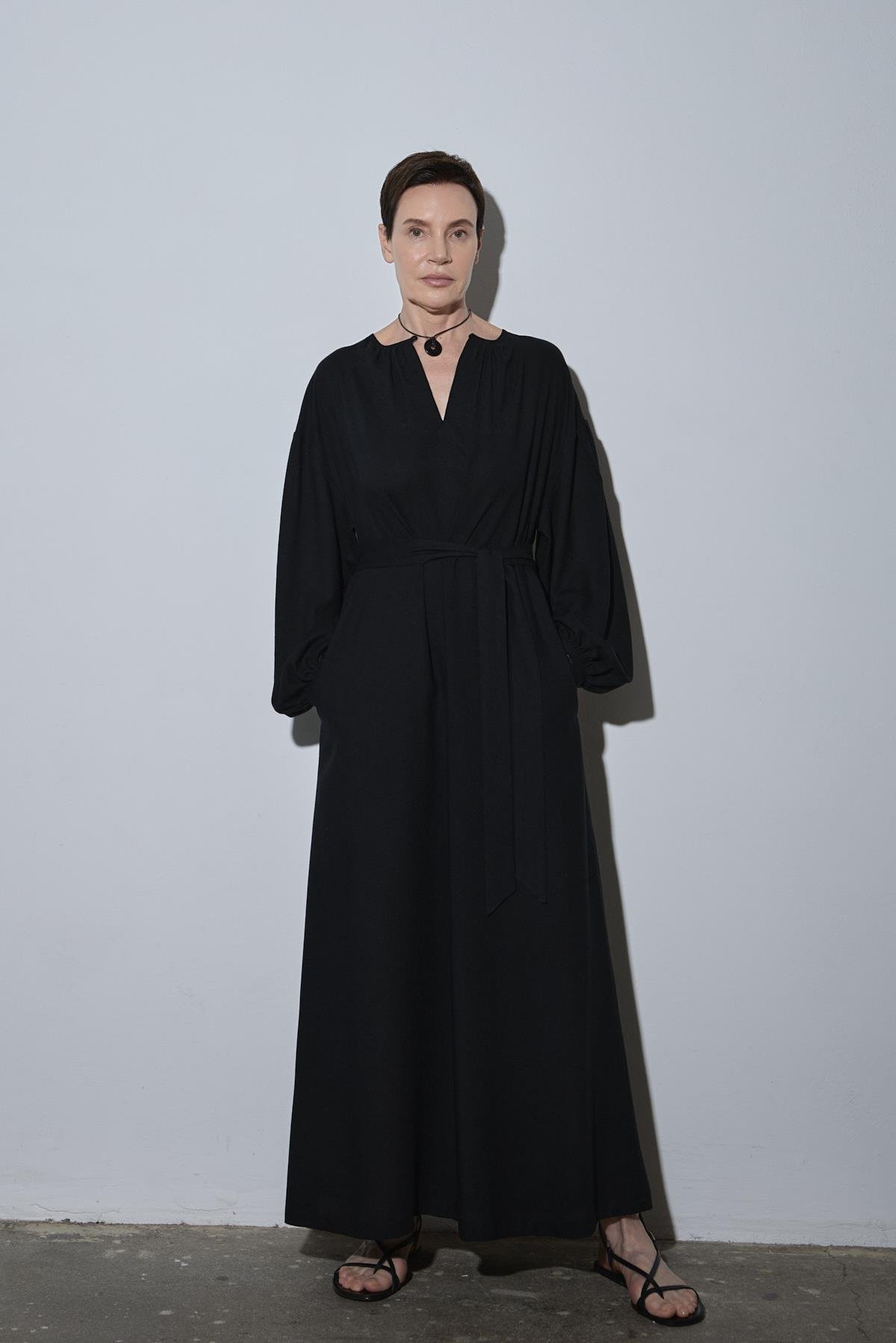 Siyah Meggie V Yaka Uzun Elbise