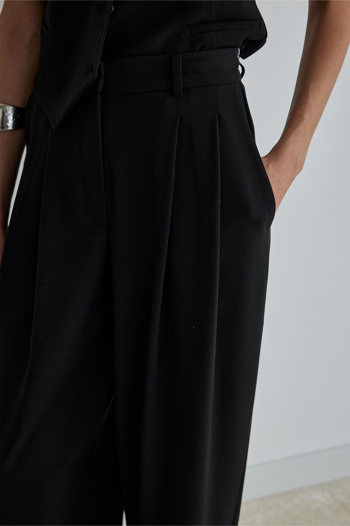 Black Mina Wide-Leg Trousers with Pleats