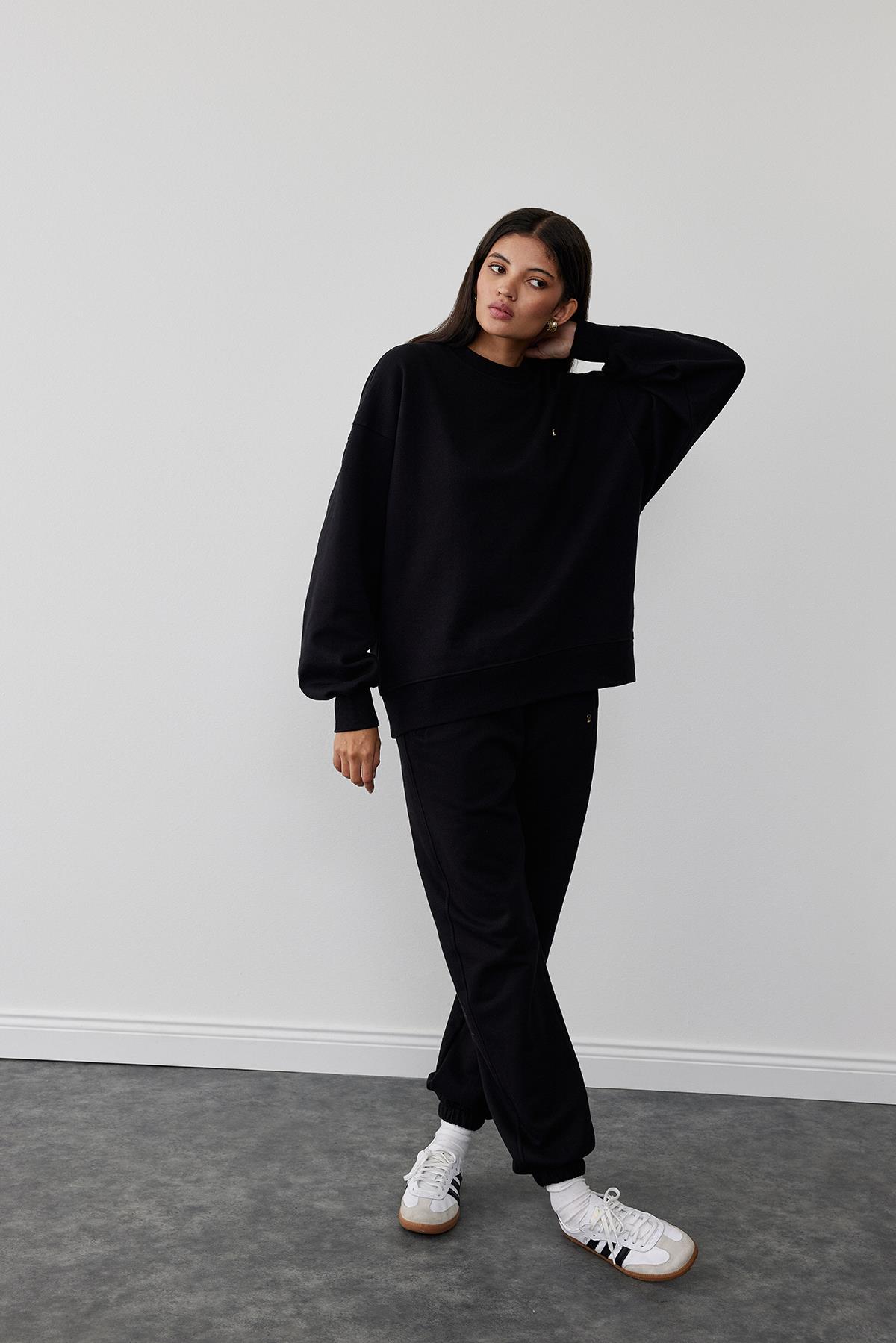 Black Mindy Basic Sweatshirt