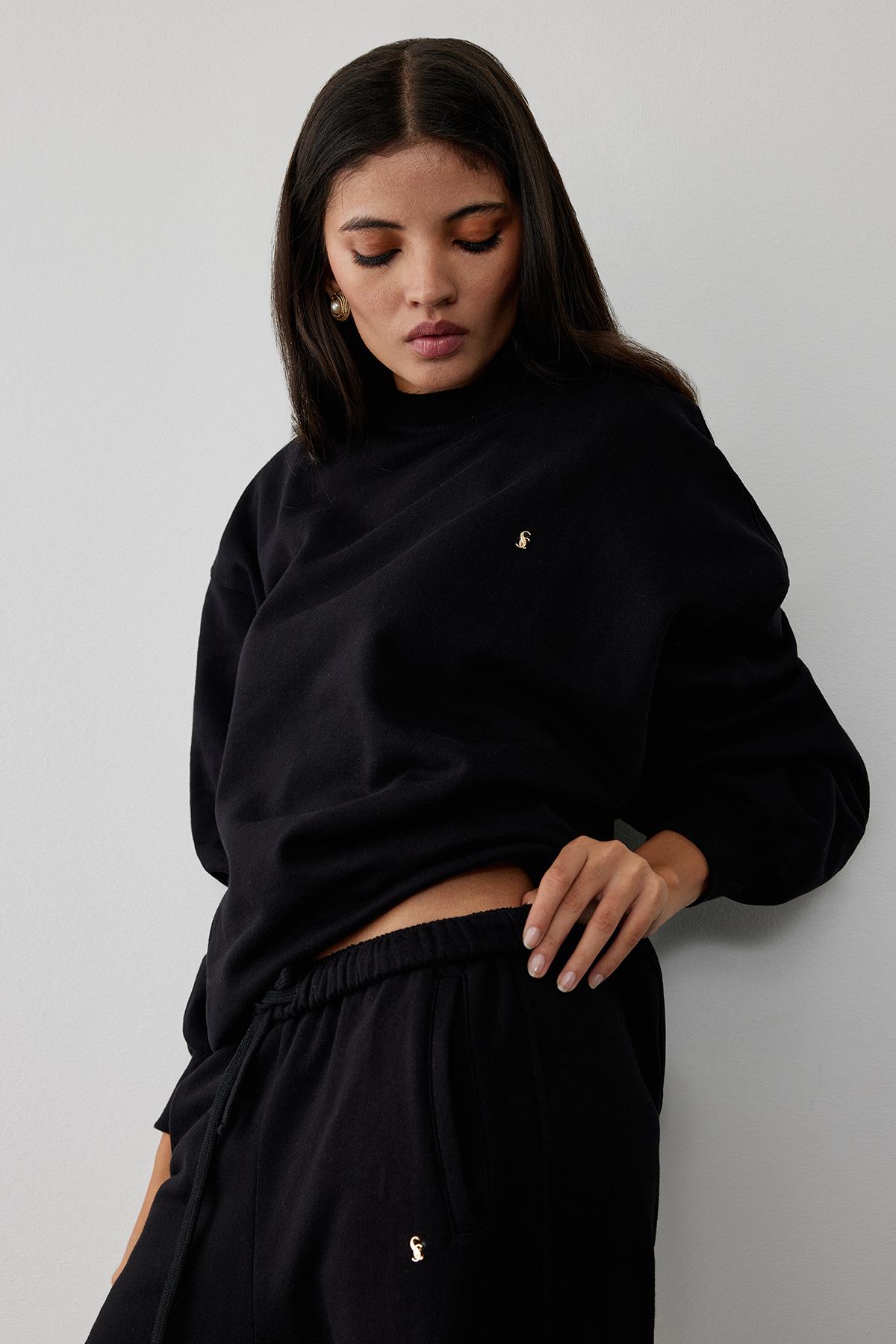 Black Mindy Basic Sweatshirt