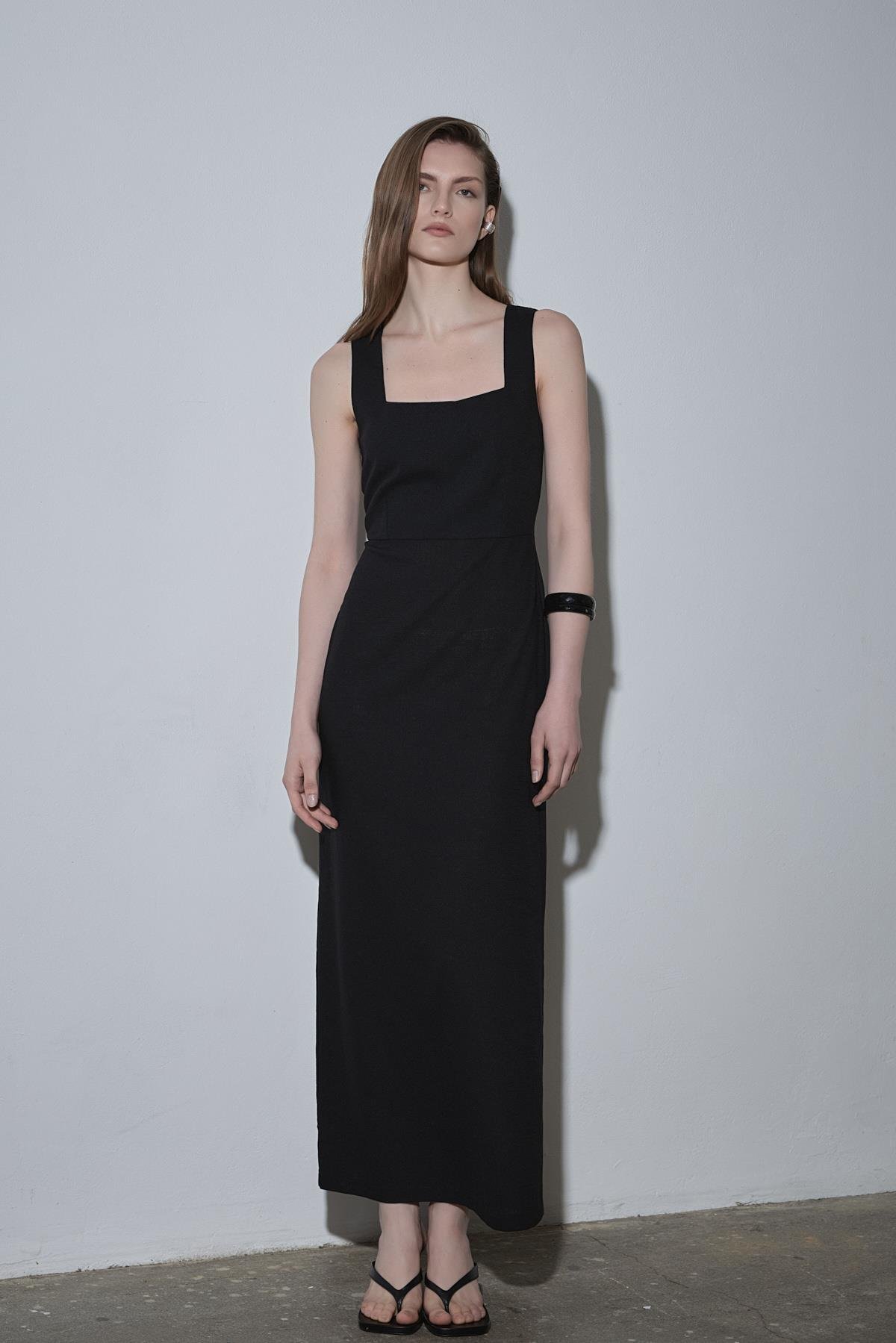 Siyah Monik Kare Yaka Keten Elbise