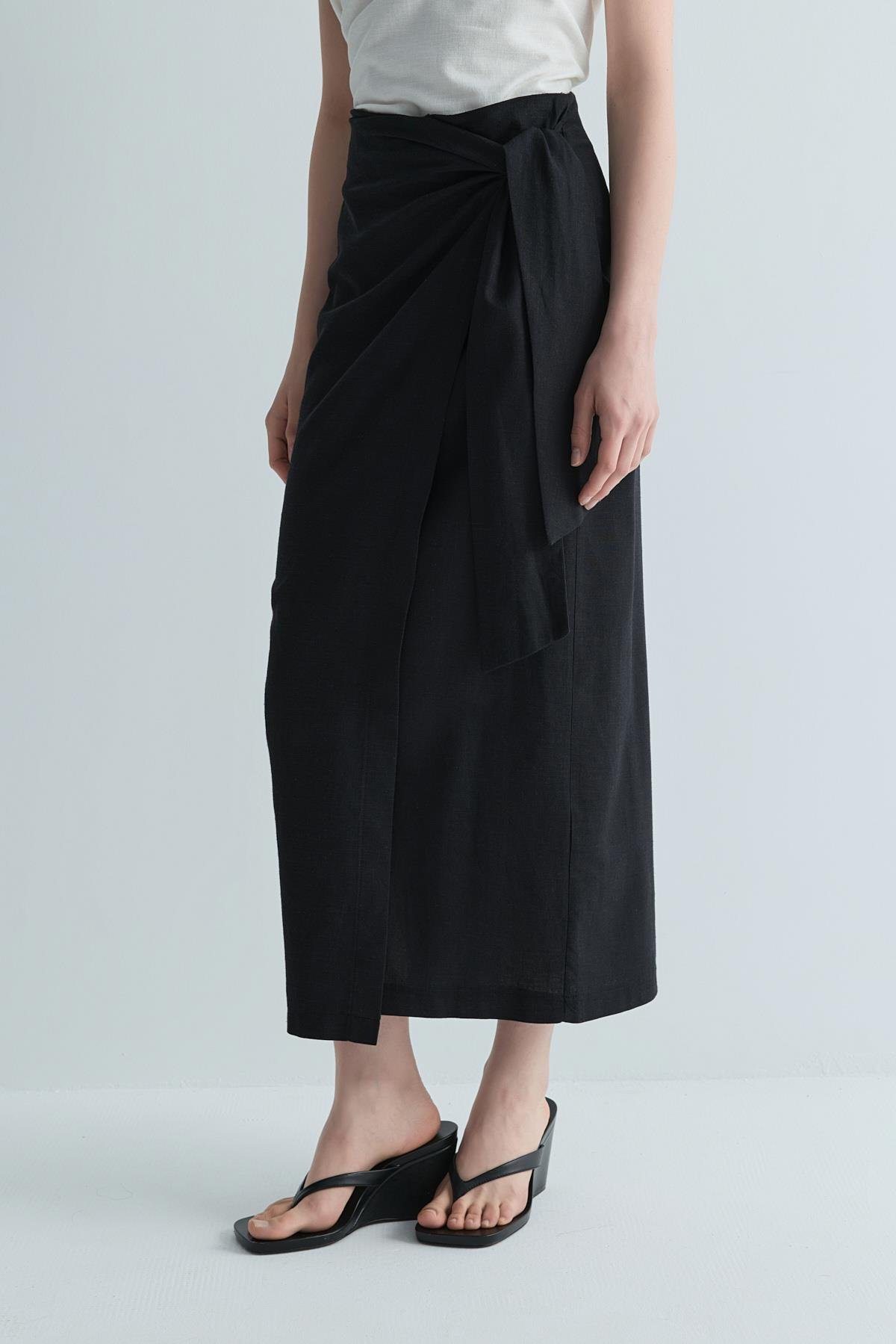 Siyah Noli Keten Anvelop Etek