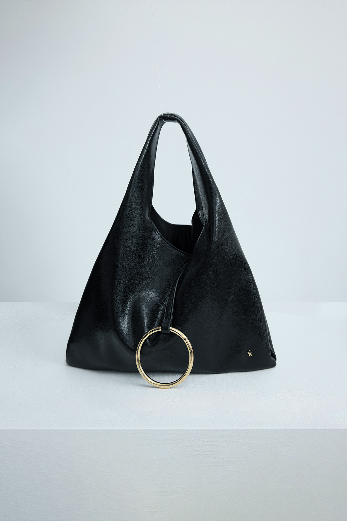 Siyah Olgi Aksesuarlı Çanta