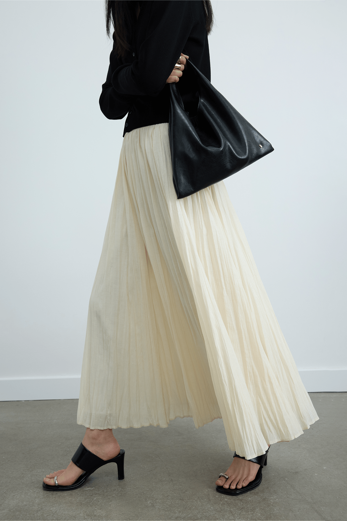 Siyah Olgi Aksesuarlı Çanta