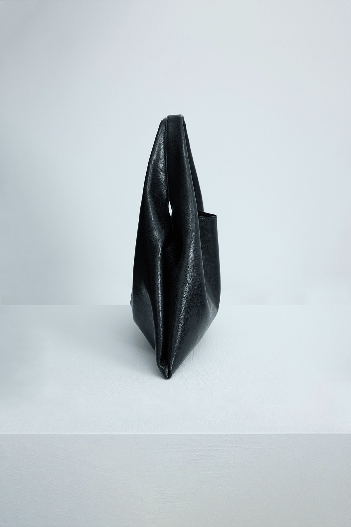 Siyah Olgi Aksesuarlı Çanta