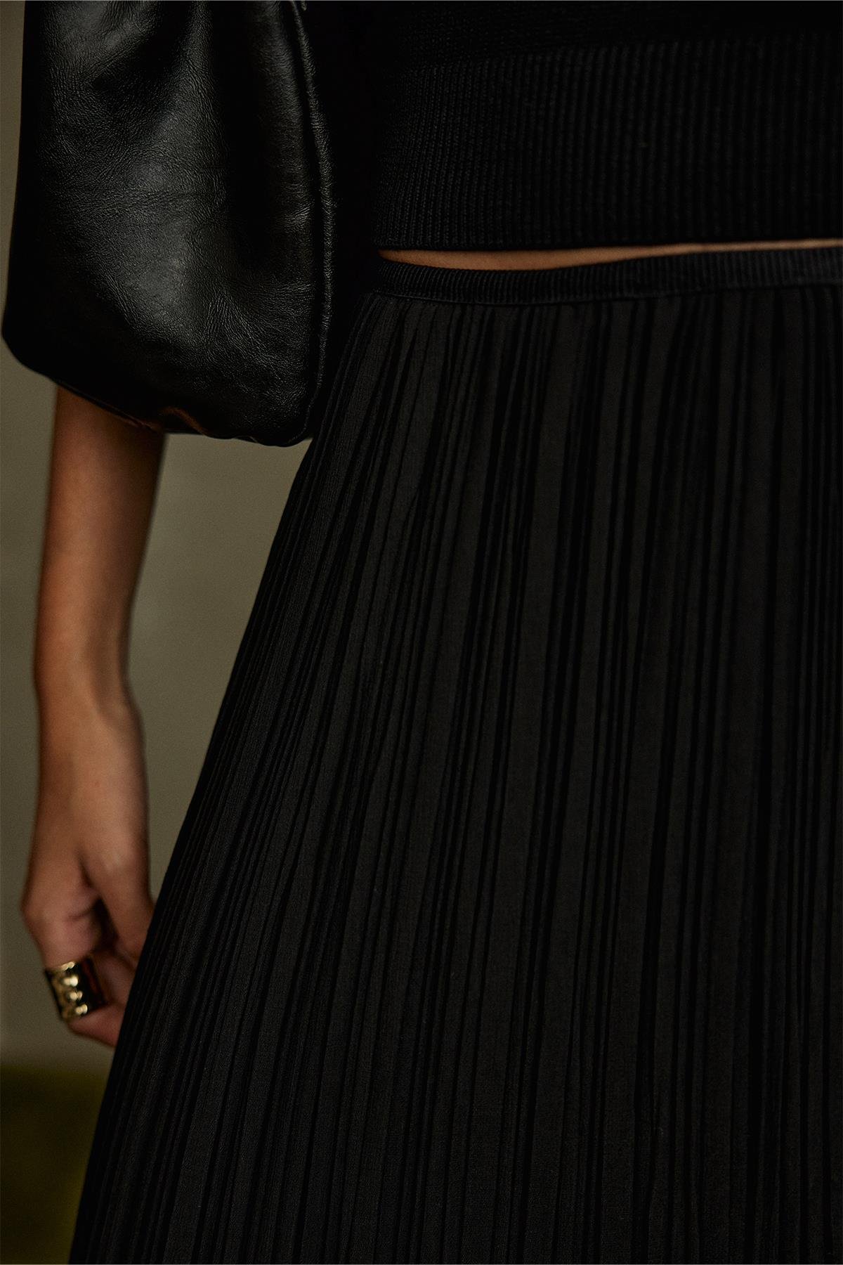 Siyah Peri Piliseli Etek