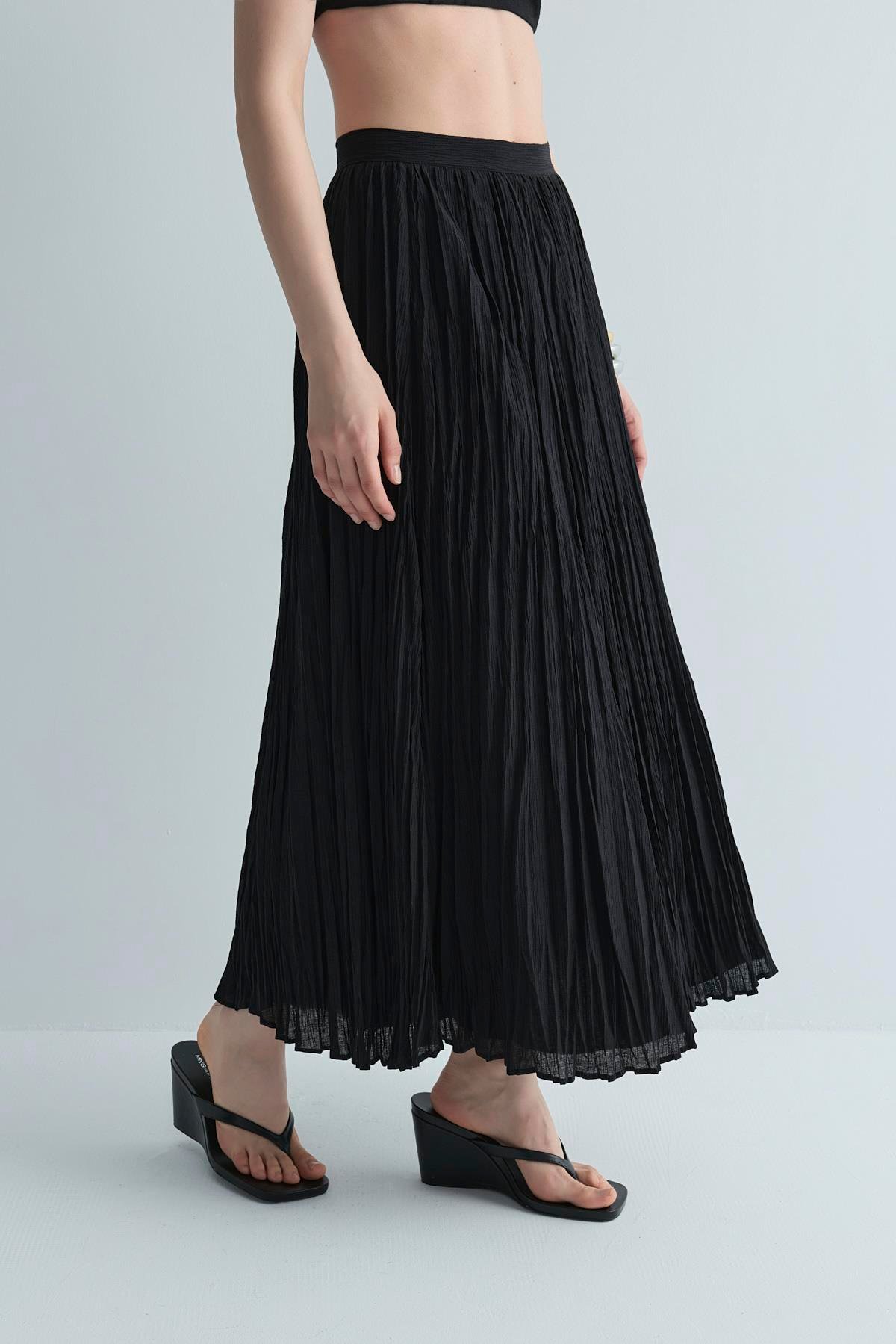 Siyah Rose Piliseli Etek