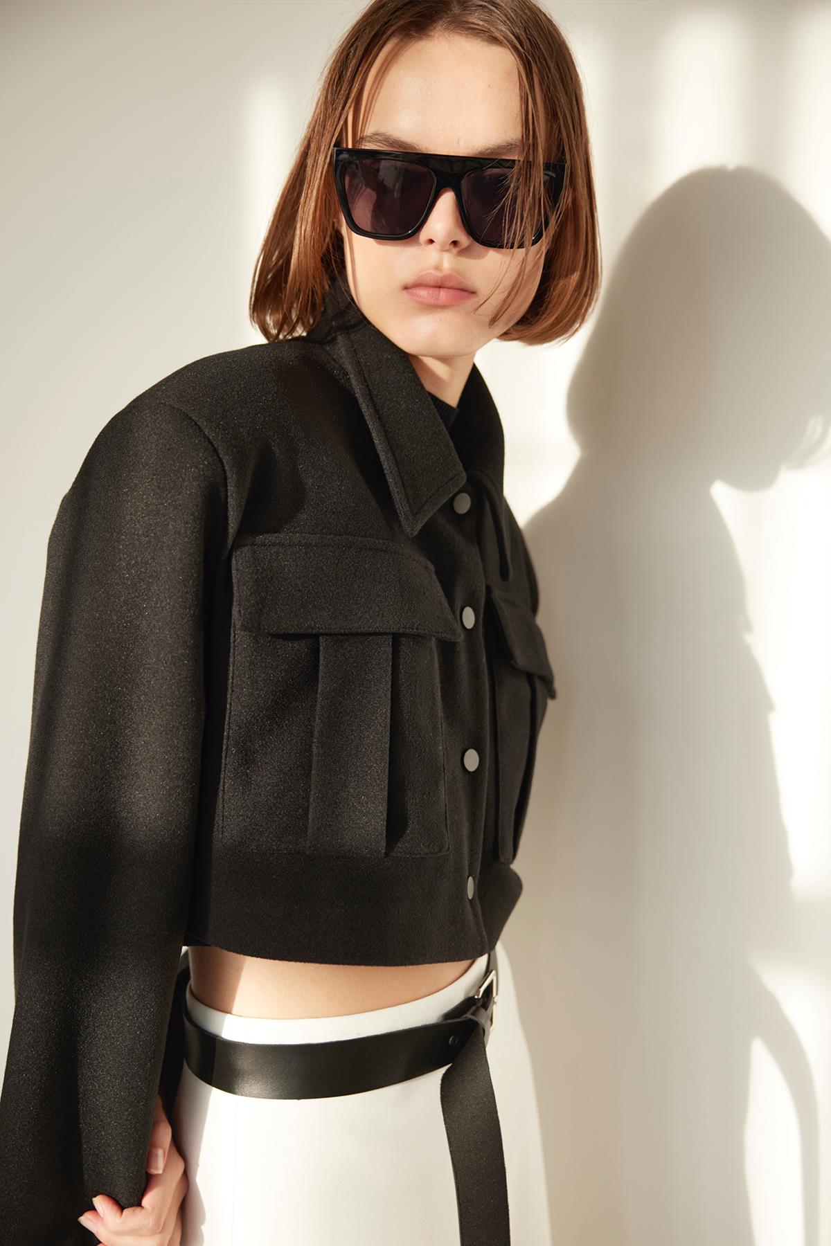 Siyah Rozie Crop Kaşe Ceket