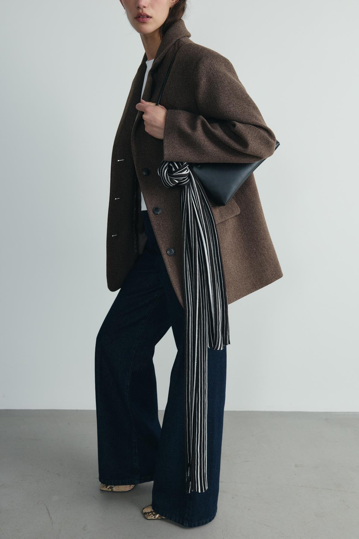 Siyah Wave Çizgili Atkı