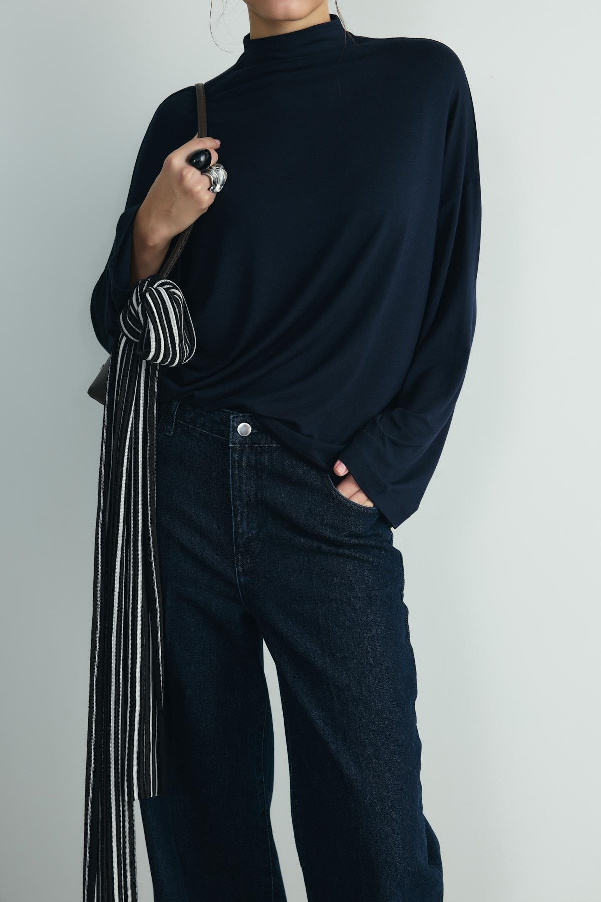 Siyah Wave Çizgili Atkı