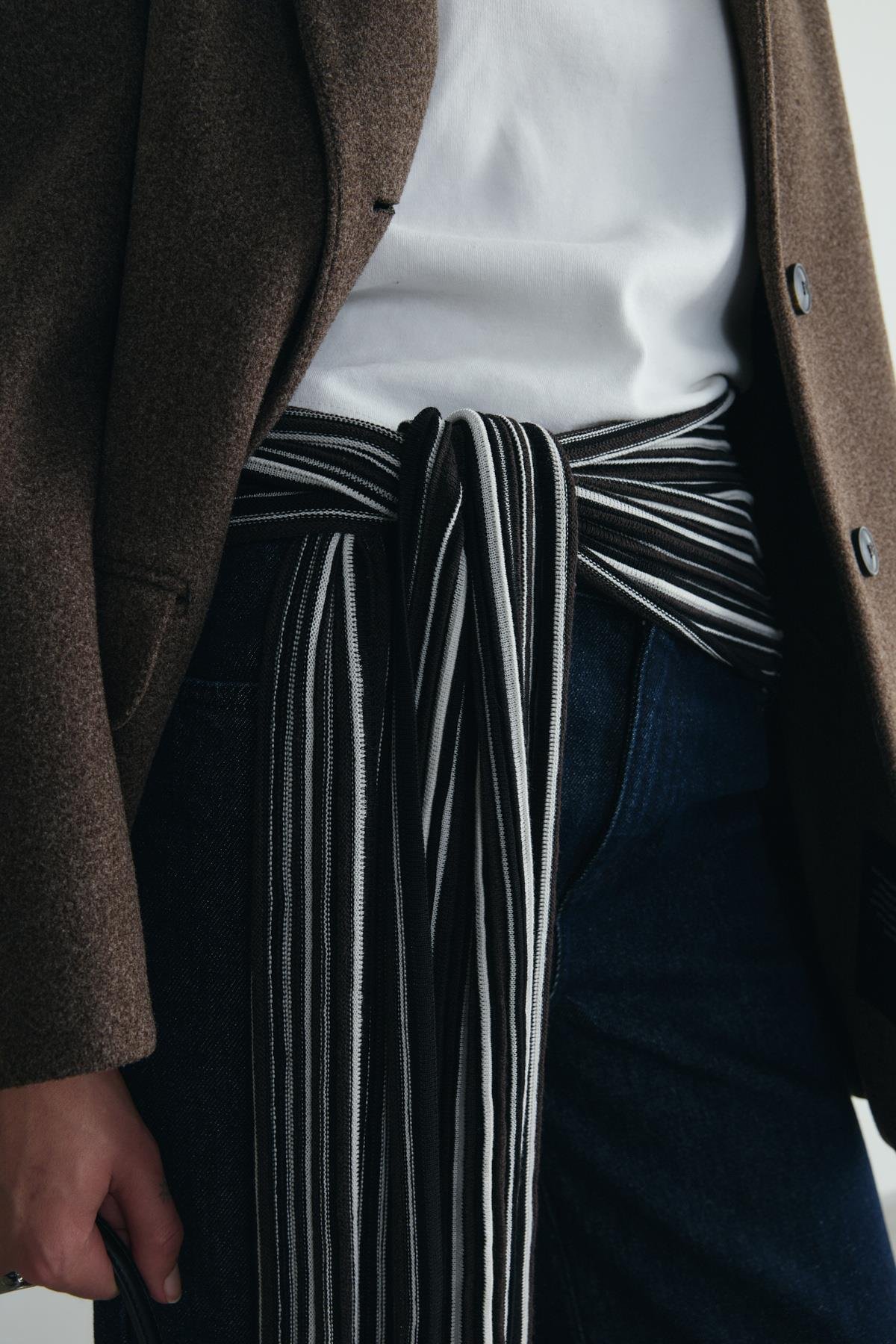 Siyah Wave Çizgili Atkı