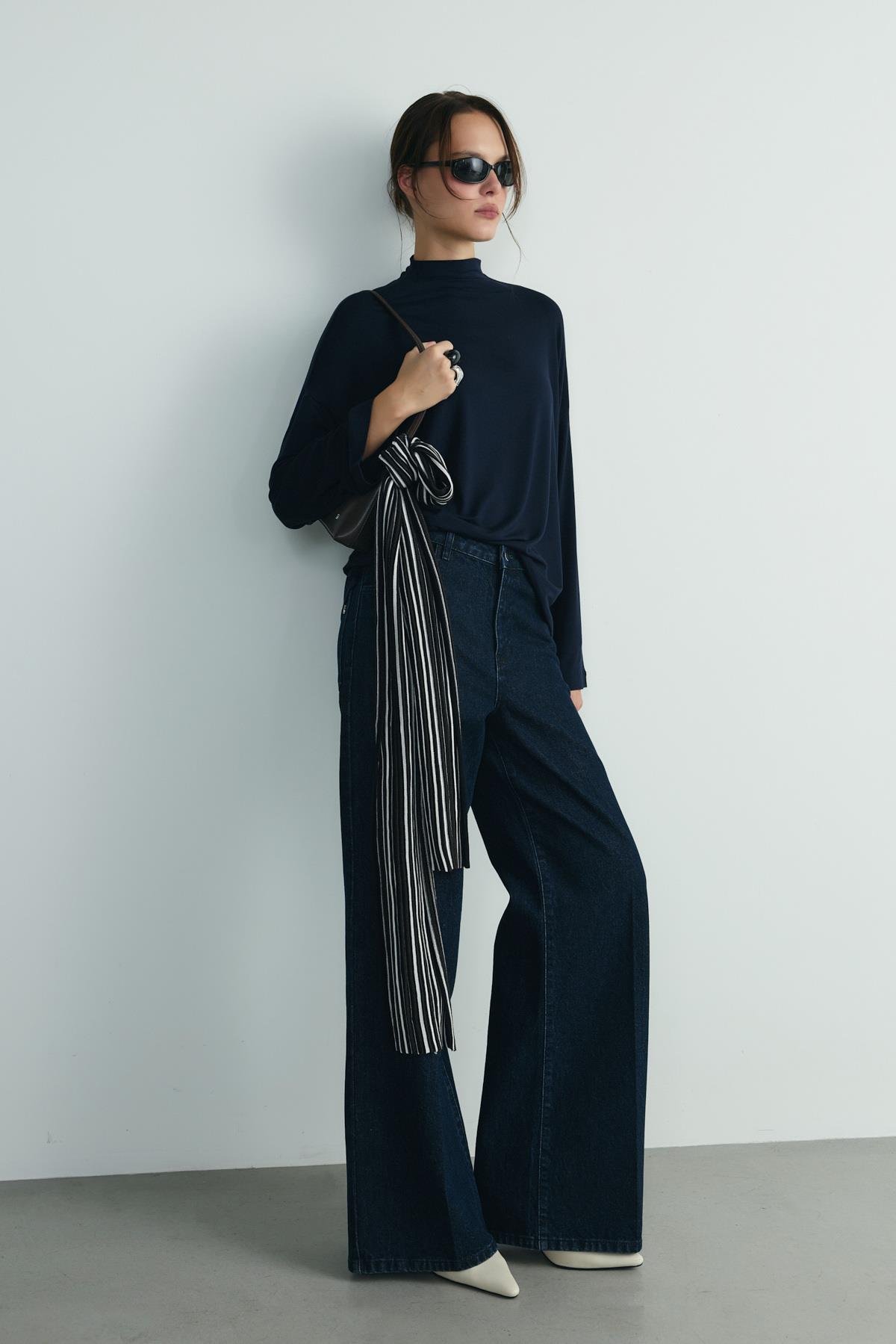 Siyah Wave Çizgili Atkı