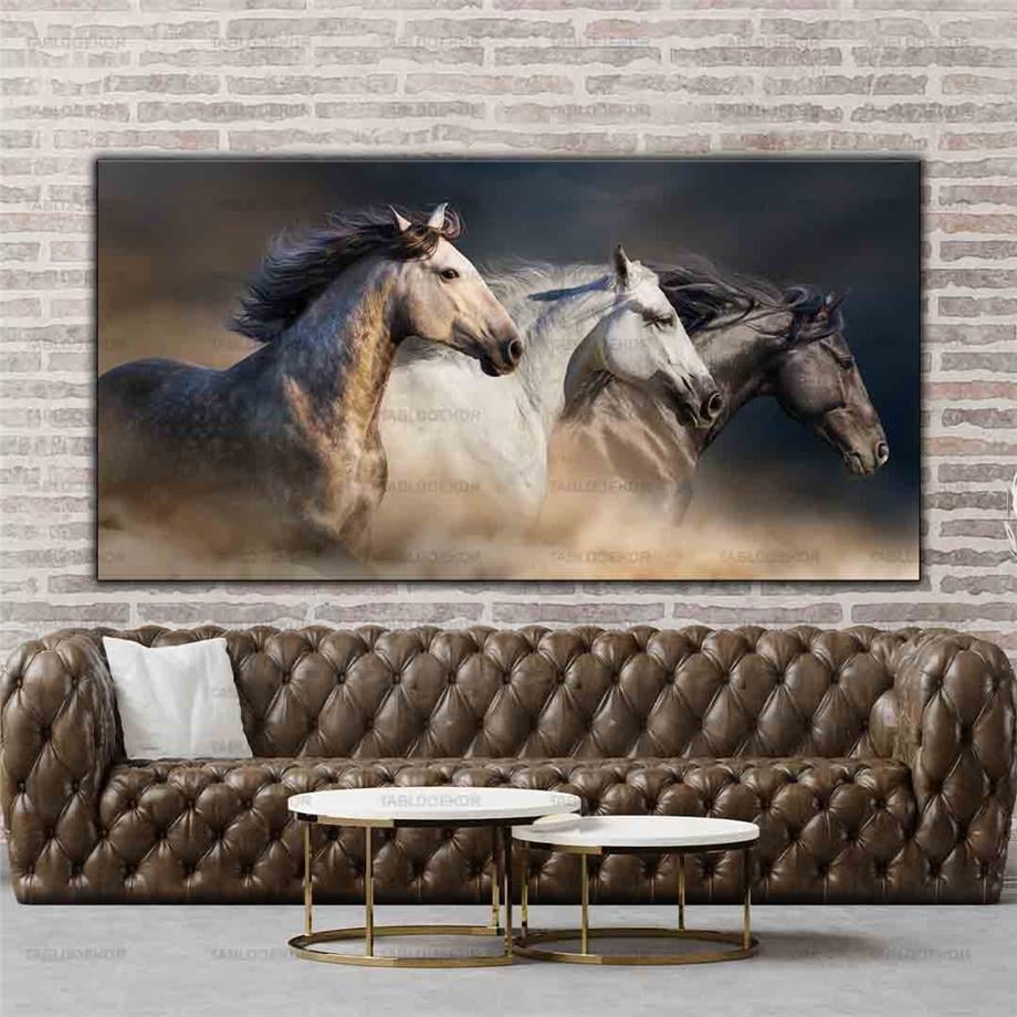 ÇÖL TOZUNDA ATLAR KANVAS TABLO ürününe, KANVAS TABLOLAR kategorisinden hemen satın alabilirsiniz.