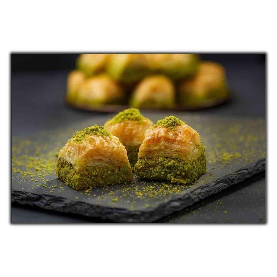 FISTIKLI BAKLAVA KANVAS TABLO ürününe, KANVAS TABLOLAR kategorisinden hemen satın alabilirsiniz.