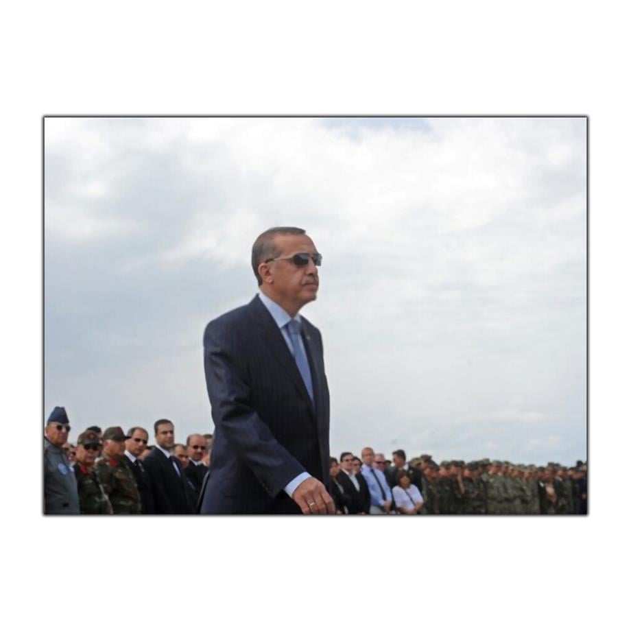 RECEP TAYYİP ERDOĞAN KANVAS TABLO ürününe, KANVAS TABLOLAR kategorisinden hemen satın alabilirsiniz.