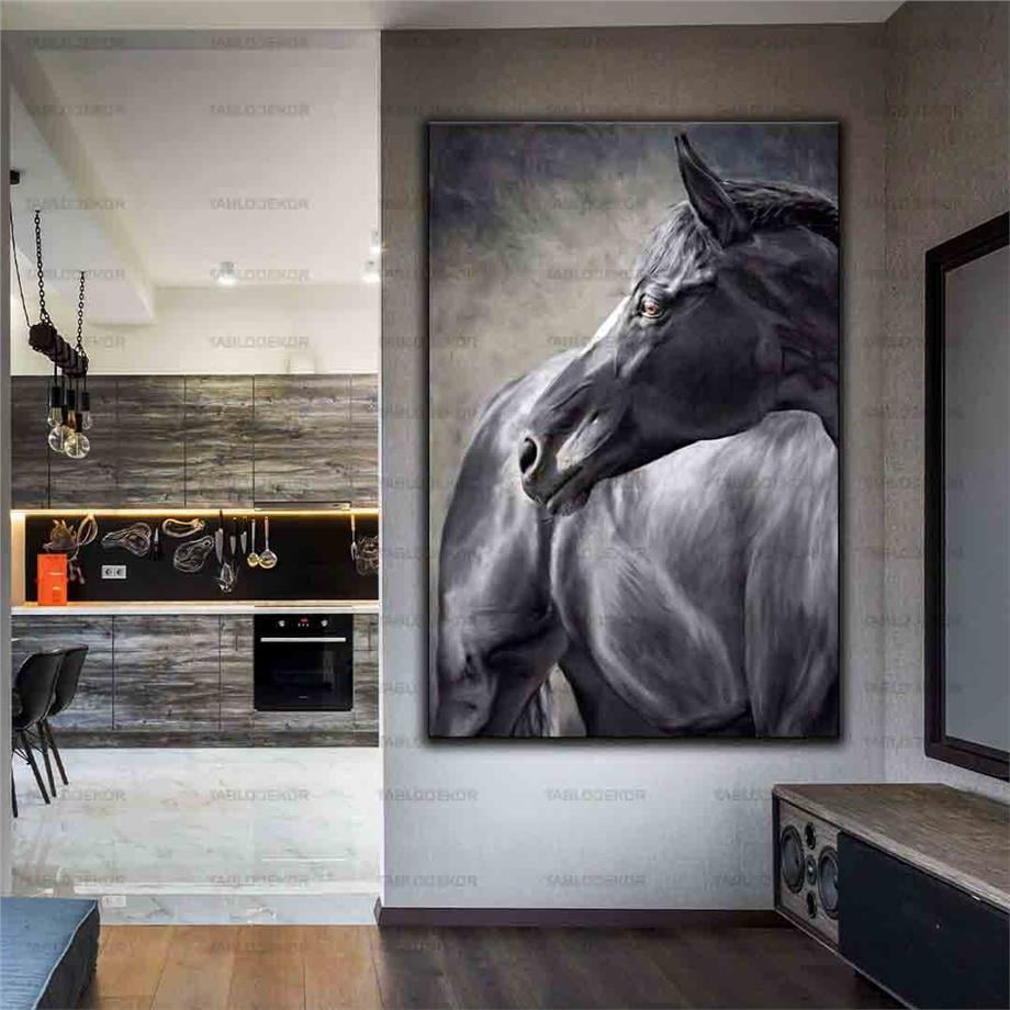 SIYAH AT KANVAS TABLO ürününe, KANVAS TABLOLAR kategorisinden hemen satın alabilirsiniz.