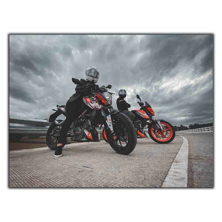 SİYAH KTM DUKE MOTOSİKLET KANVAS TABLO ürününe, KANVAS TABLOLAR kategorisinden hemen satın alabilirsiniz.