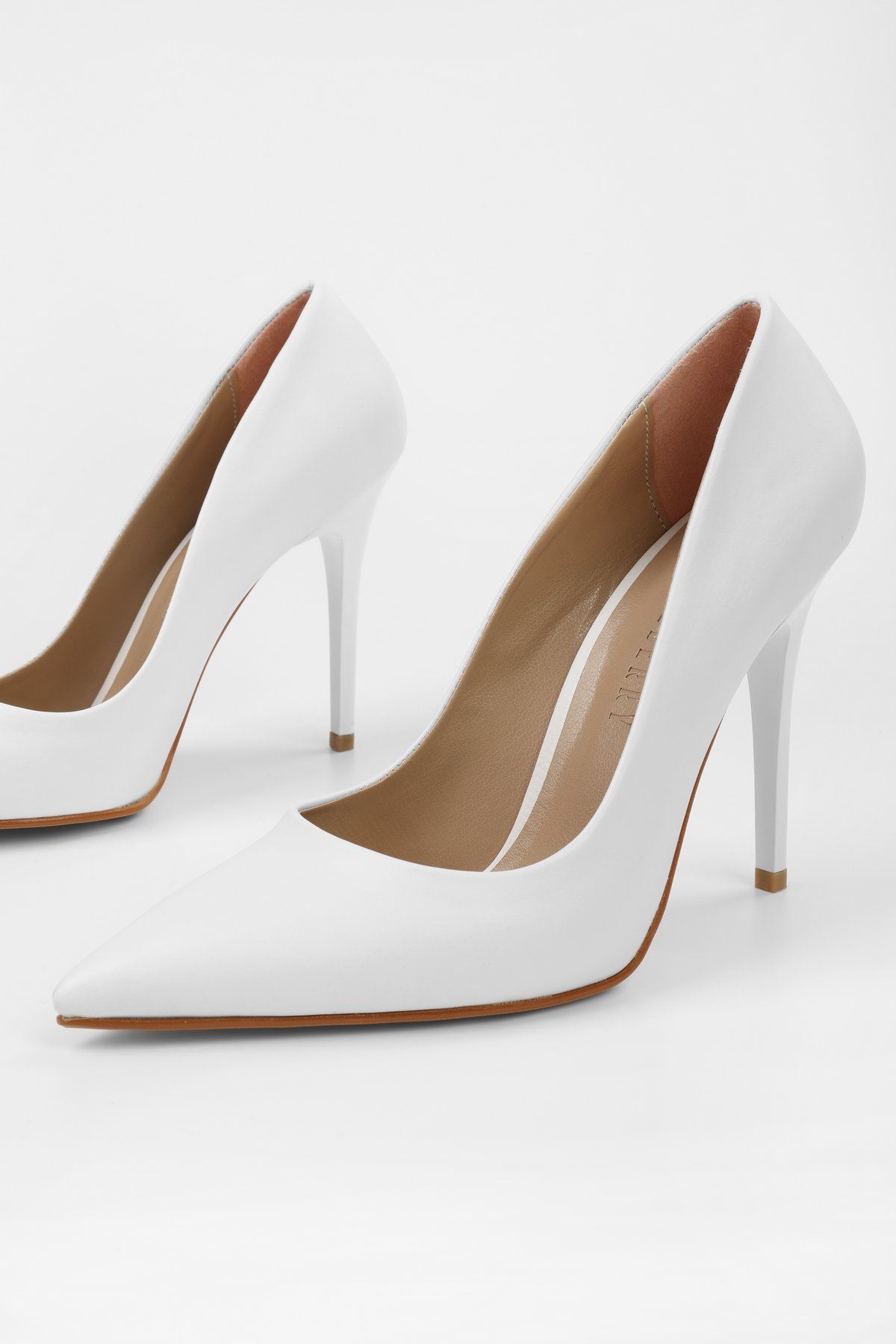 Kadın Deyna Beyaz Cilt Klasik Topuklu Stiletto