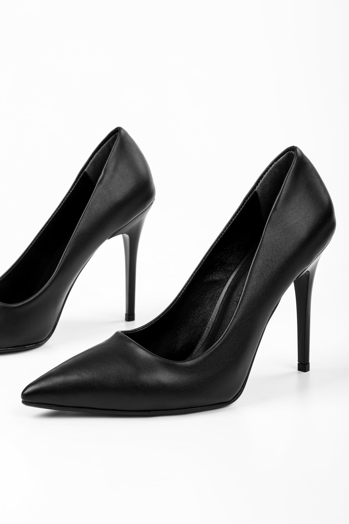 Kadın Deyna Siyah Cilt Klasik Topuklu Stiletto
