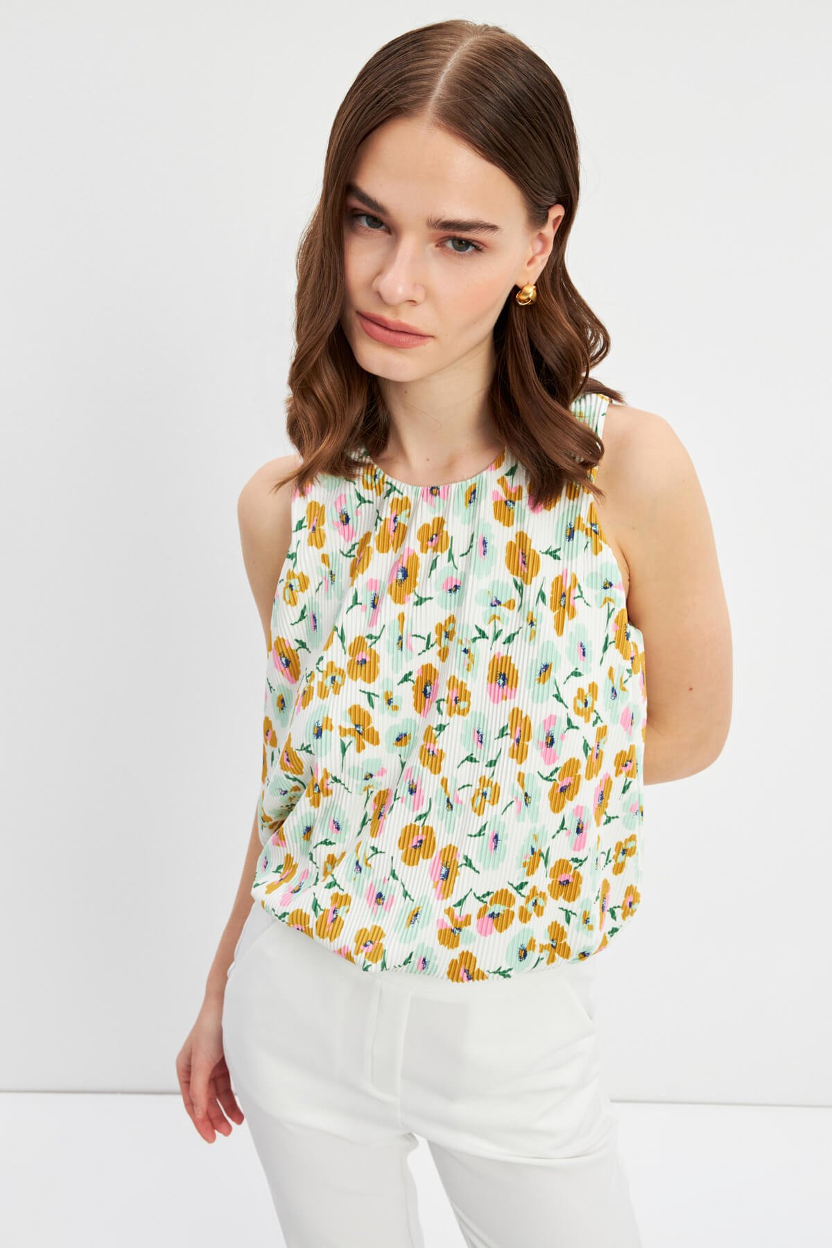 Beyaz Astarlı Pliseli Bluz