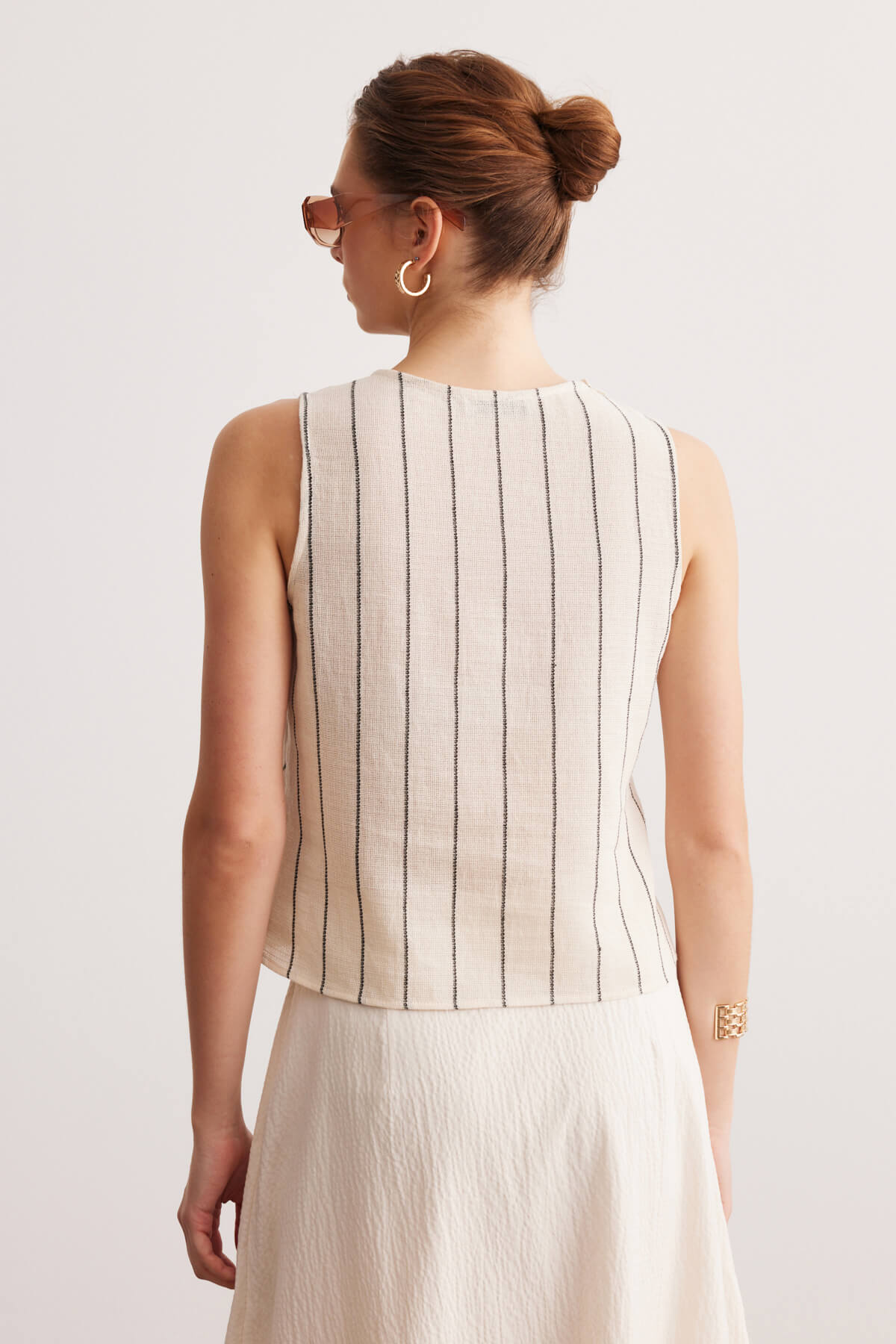 Krem Düğme Detaylı Basic Bluz