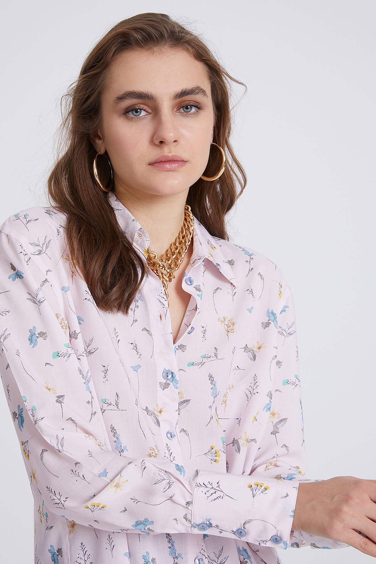 Pudra Desenli Kalın Manşetli Gömlek