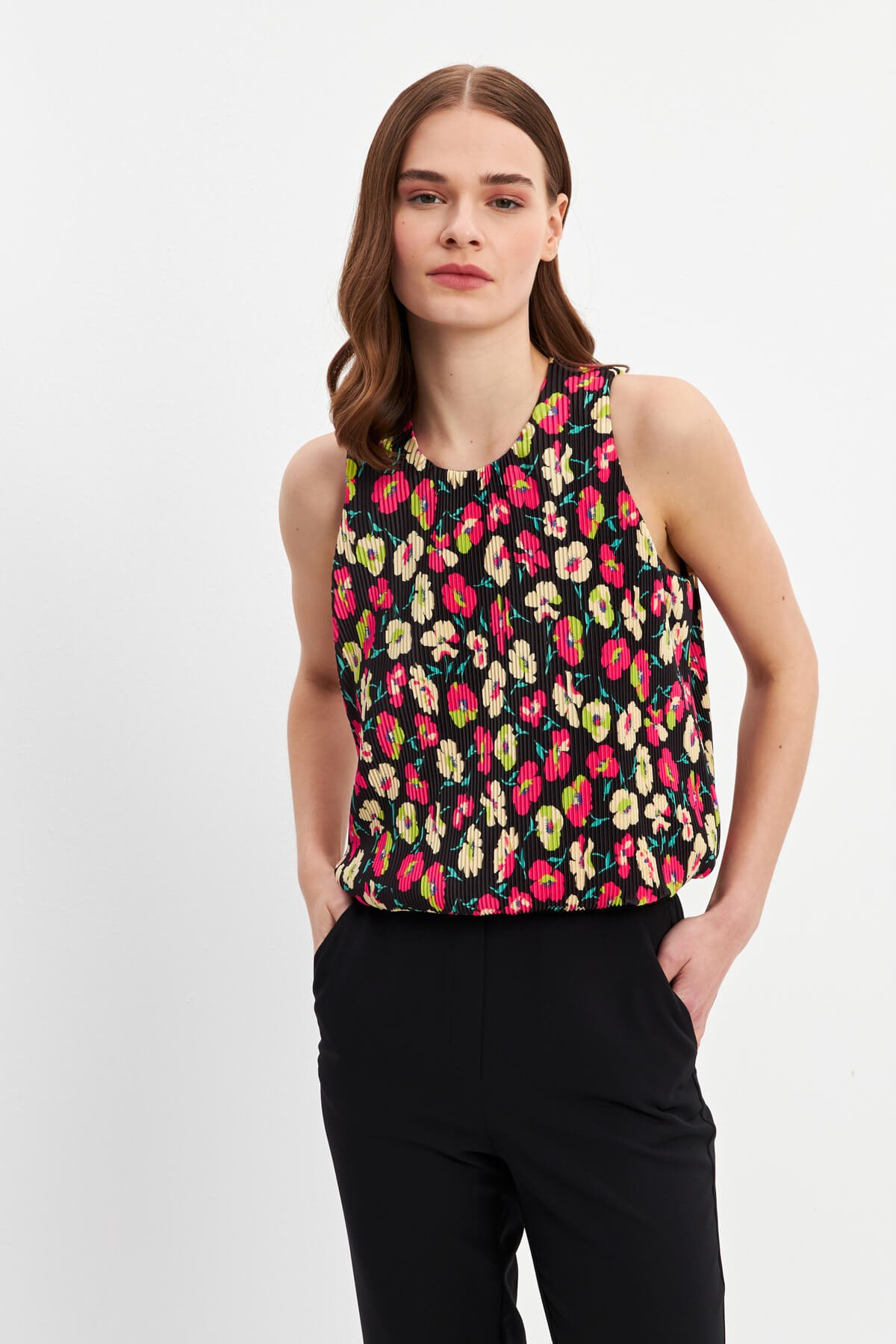 Siyah Astarlı Pliseli Bluz