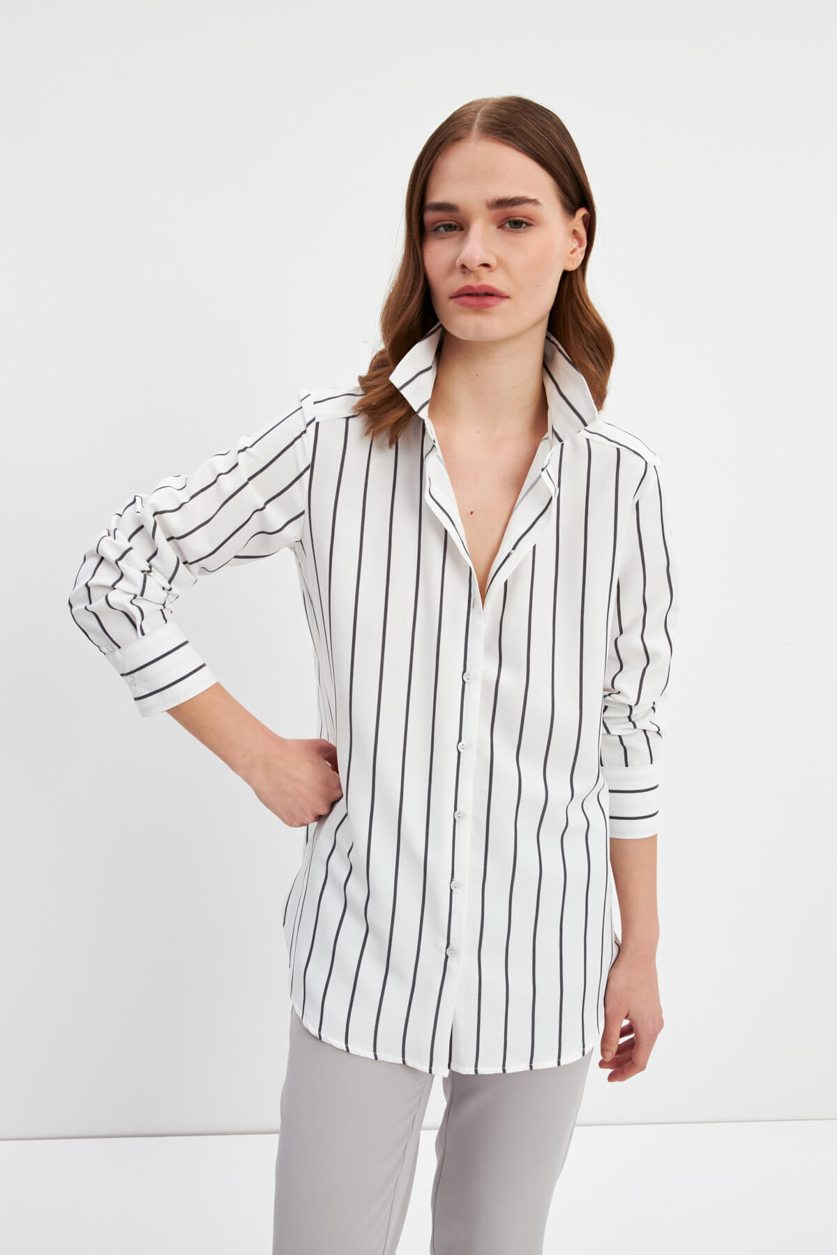 Siyah Çizgili Basic Gömlek