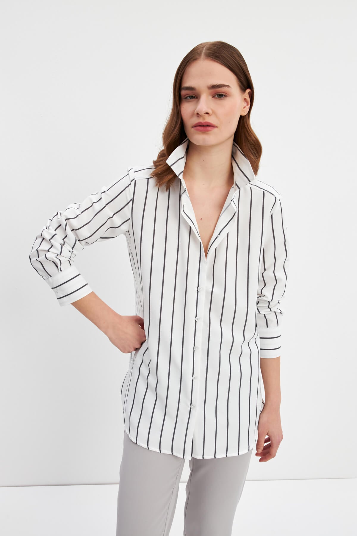 Siyah Çizgili Basic Gömlek