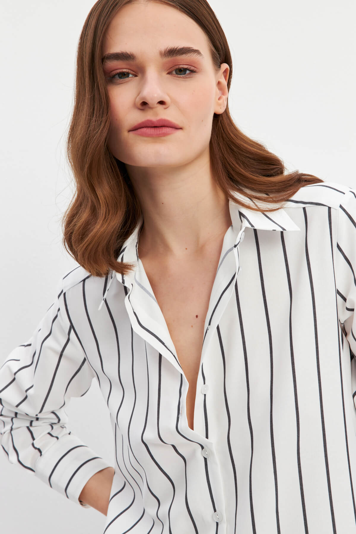 Siyah Çizgili Basic Gömlek