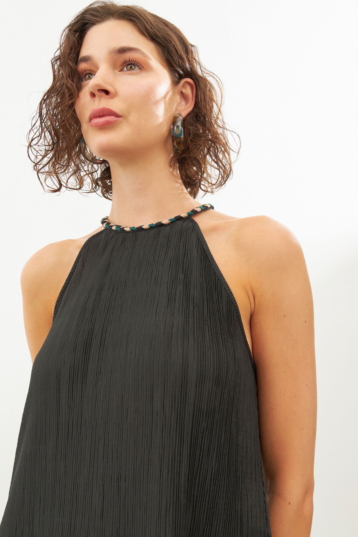 Siyah Halter Yaka Pliseli Mini Elbise