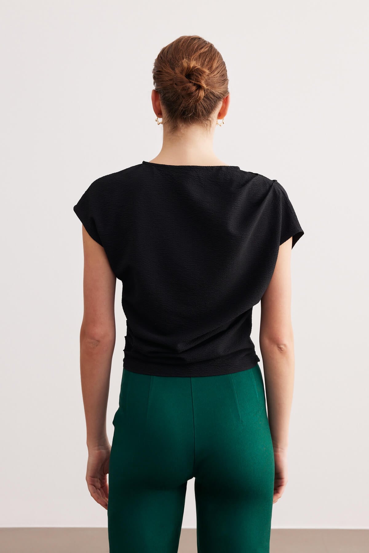 Siyah Pilili Basic Bluz