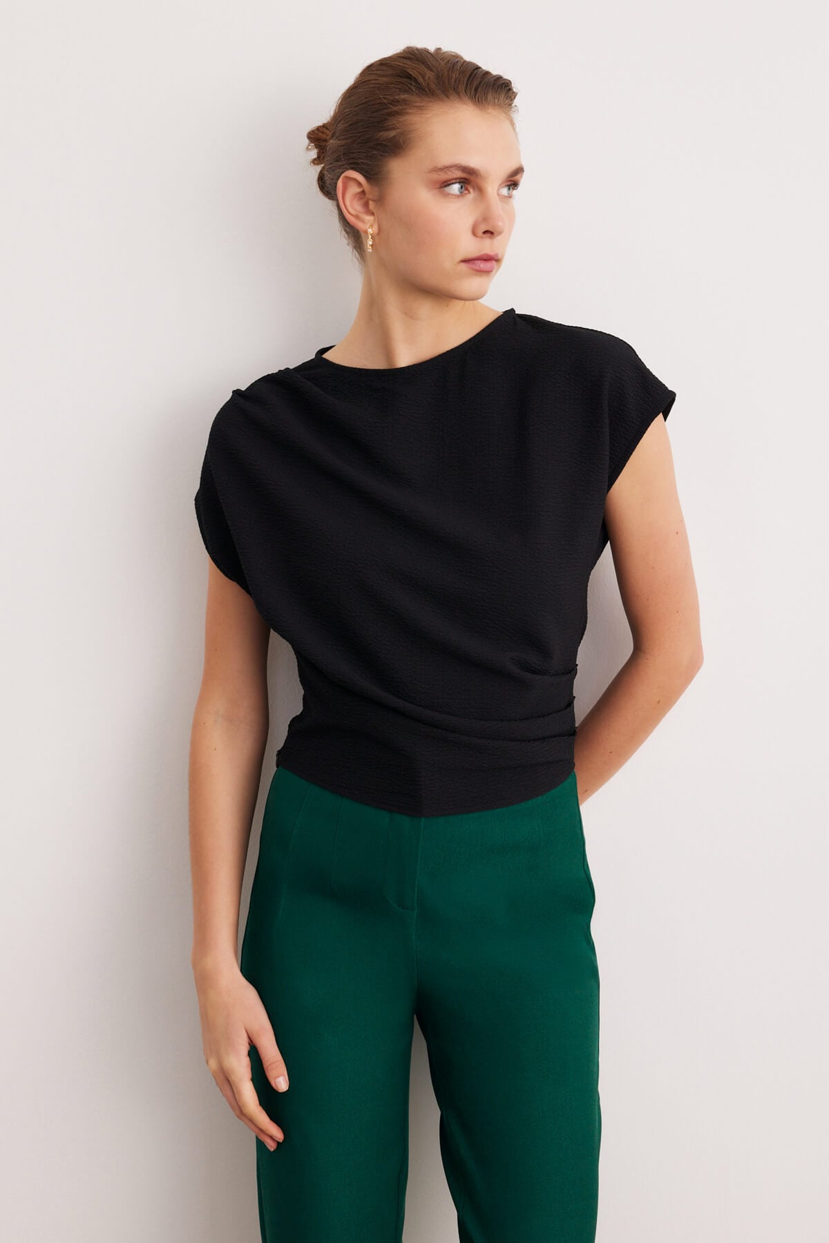 Siyah Pilili Basic Bluz