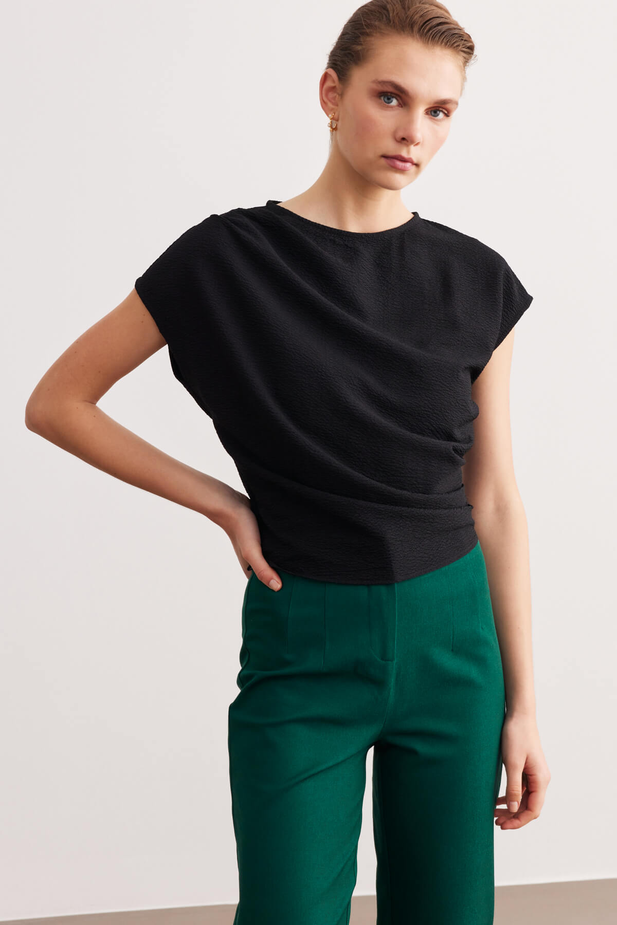 Siyah Pilili Basic Bluz