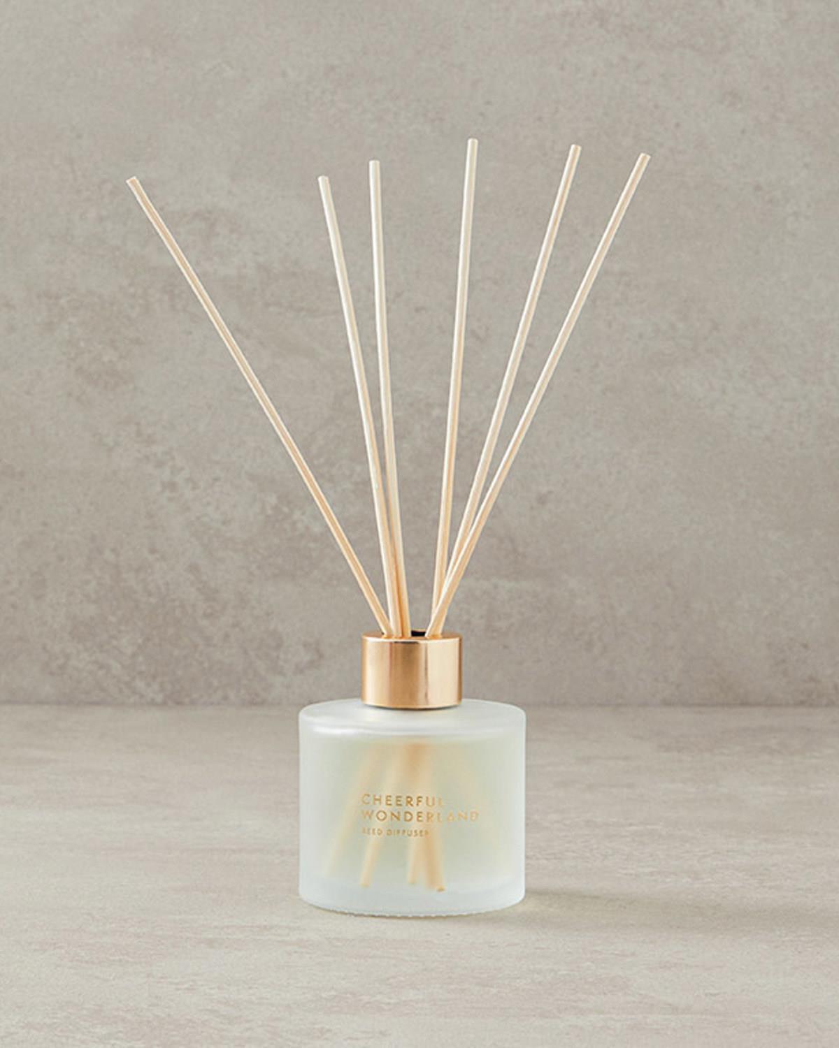 Cheerful Wonderland Parfum De Cameră Cu Bețișoare 100 ml auriu