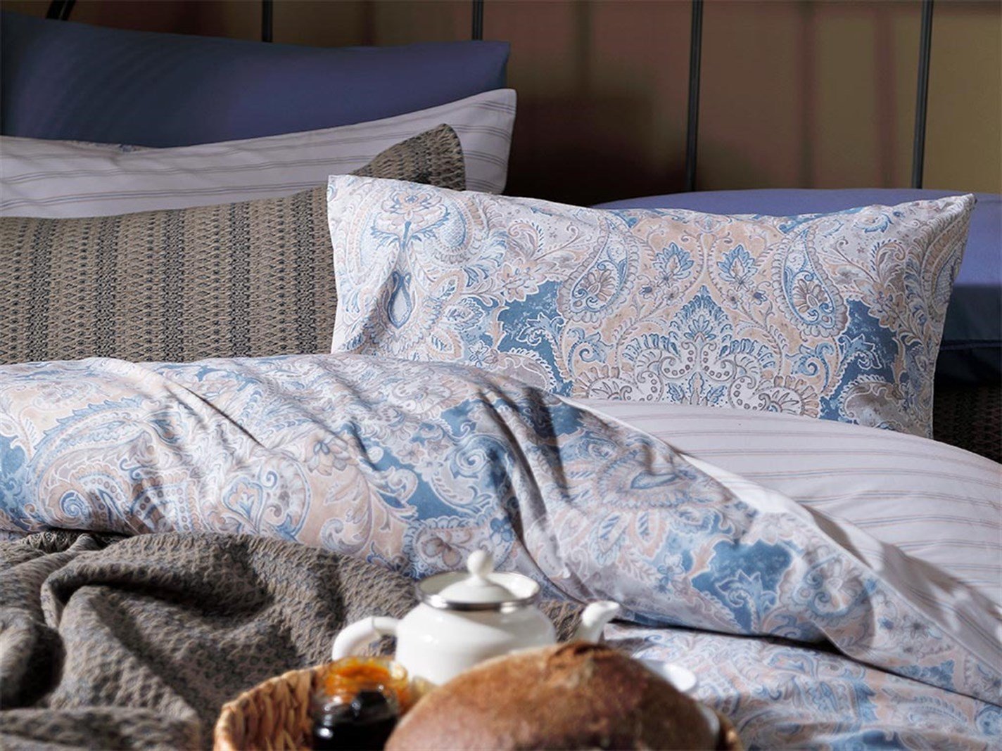 Farmecul Paisley 57 Tel / 144 Numărul de fir Meniu mare 240x220 cm Albastru