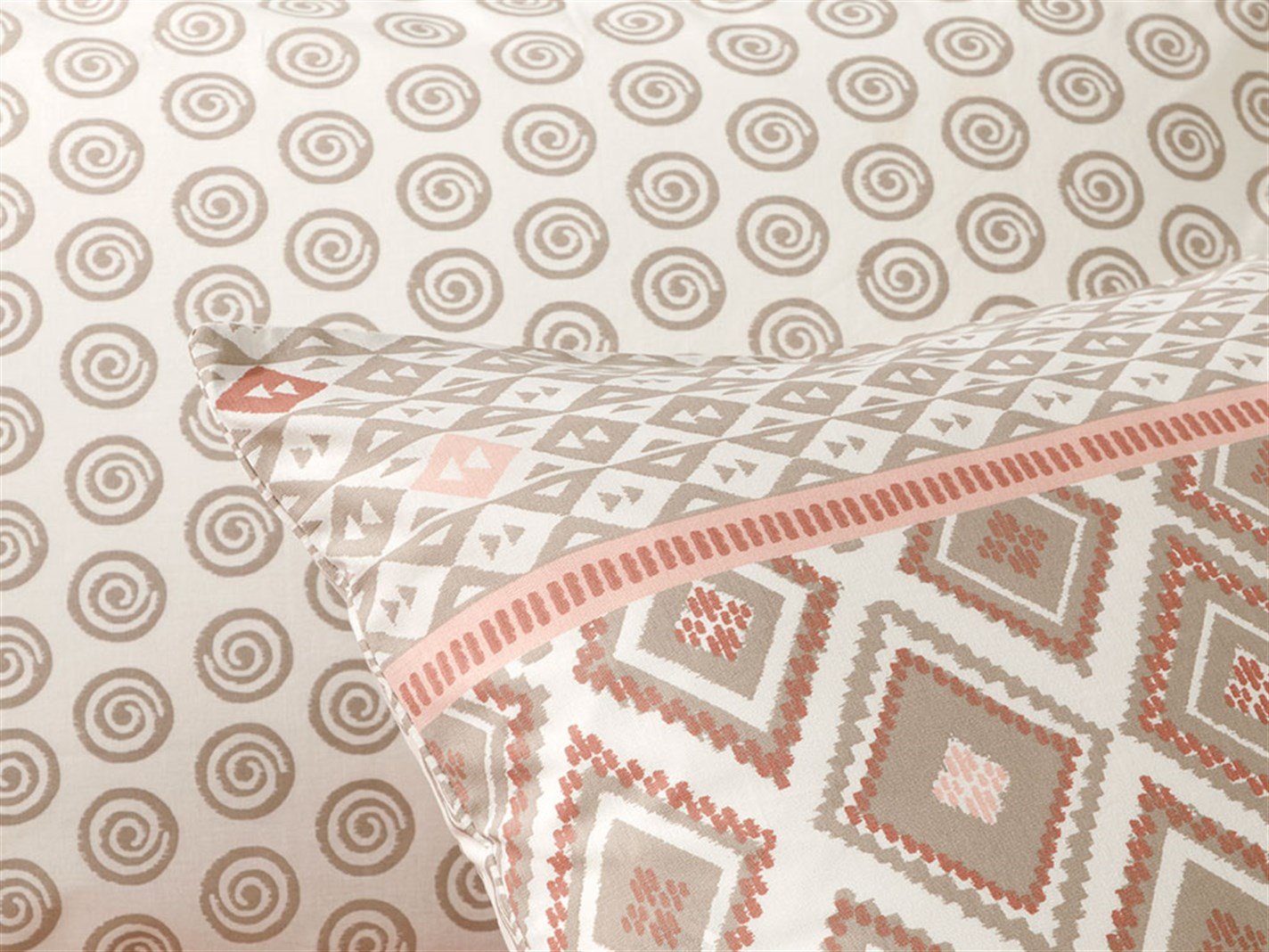 Folclor urban 57 Tel / 144 Numărul de fir 2 set 50x70 cm Roz