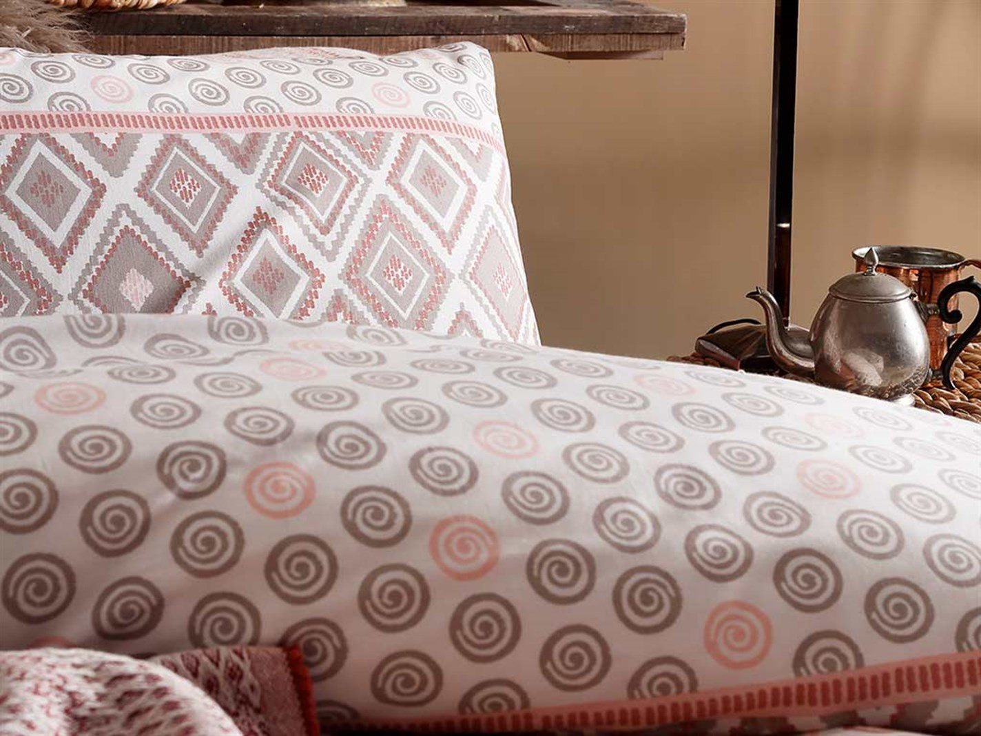Folclor urban 57 Tel / 144 Numărul de fir Meniu mare 240x220 cm Roz