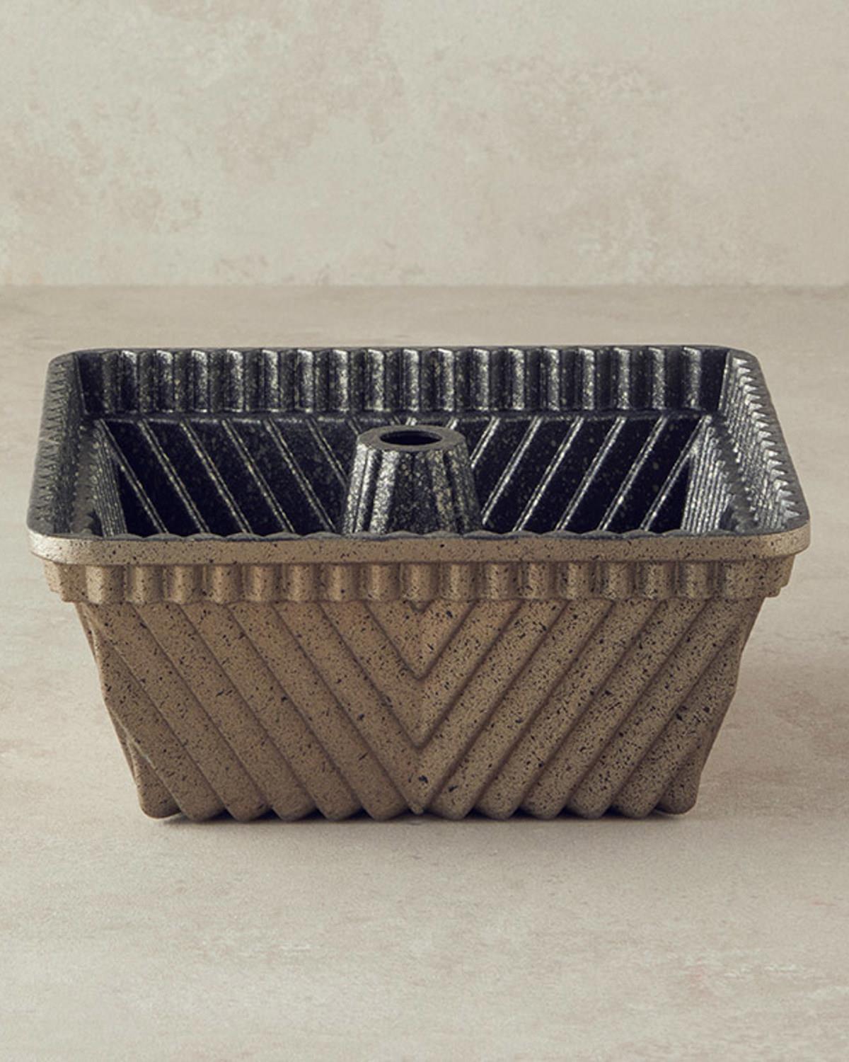 Forma de copt, Patisserie Square, aluminiu turnat, 22 cm, auriu-argintiu