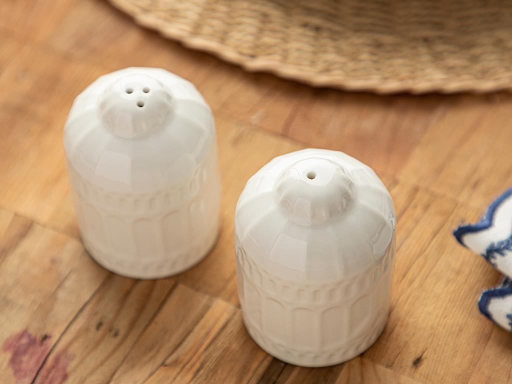 Fungo Porcelain Salt And Pepper Shak 5,5x5,5x7,6 cm White