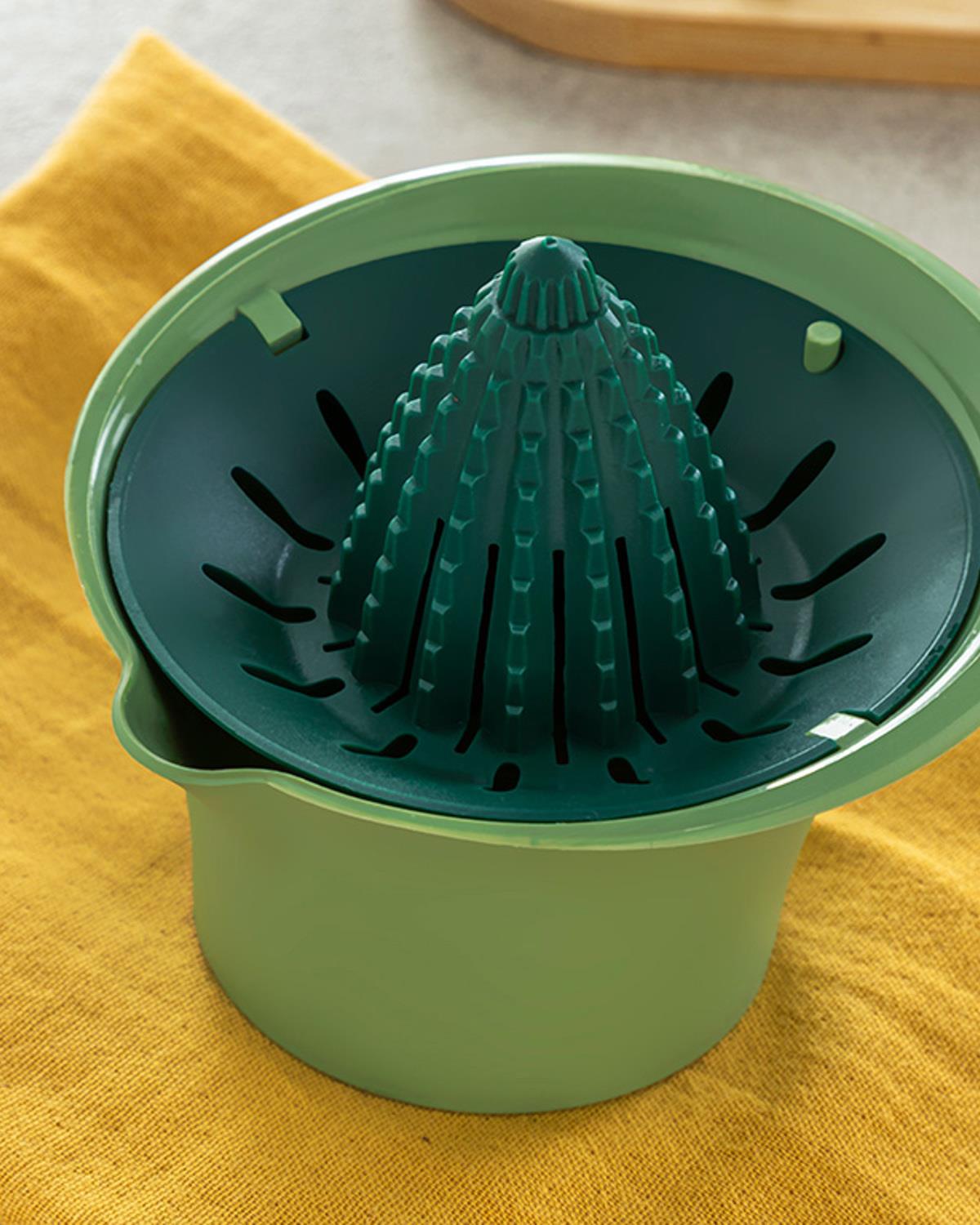 Mini Squeezer Plastic Lemon Squeezer 10 cm Green