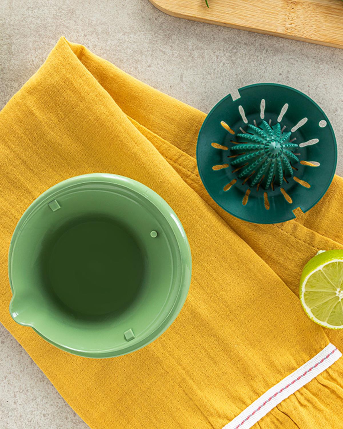 Mini Squeezer Plastic Lemon Squeezer 10 cm Green