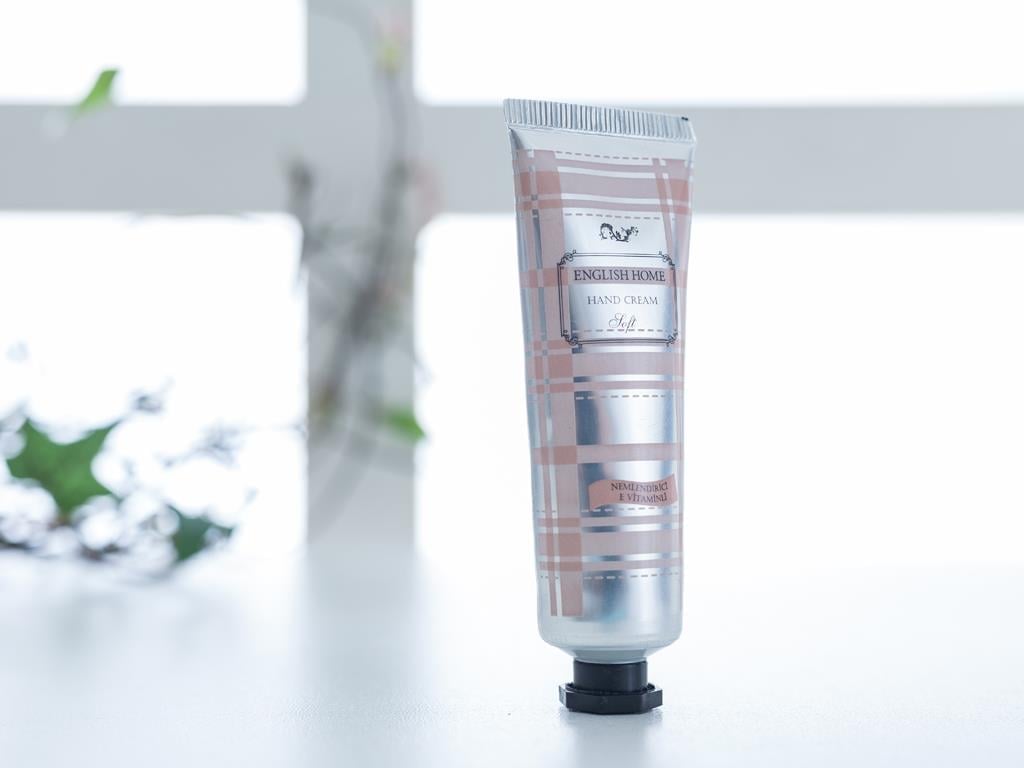 moale  CREMĂ PENTRU MÂINI 30 ml .
