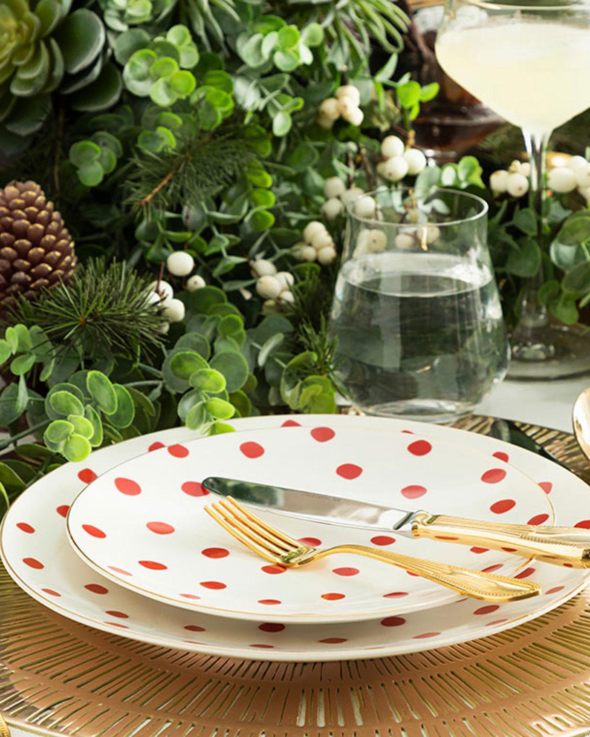 Modern Dots bone porcelain Service Plate 25 cm Red