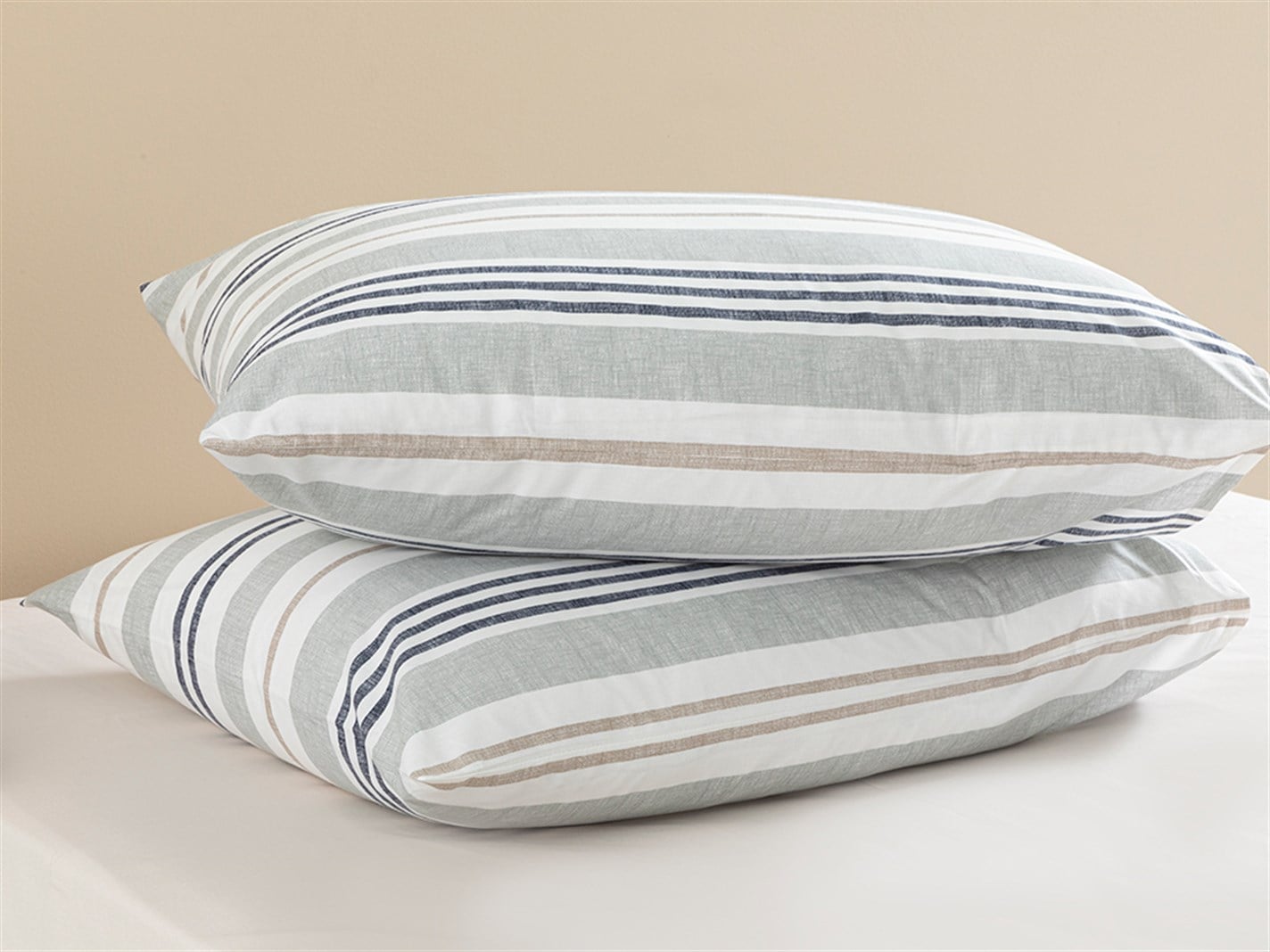 Modern Stripe 57 Tel / 144 Numărul de fir 2 set 50x70 cm Сиво