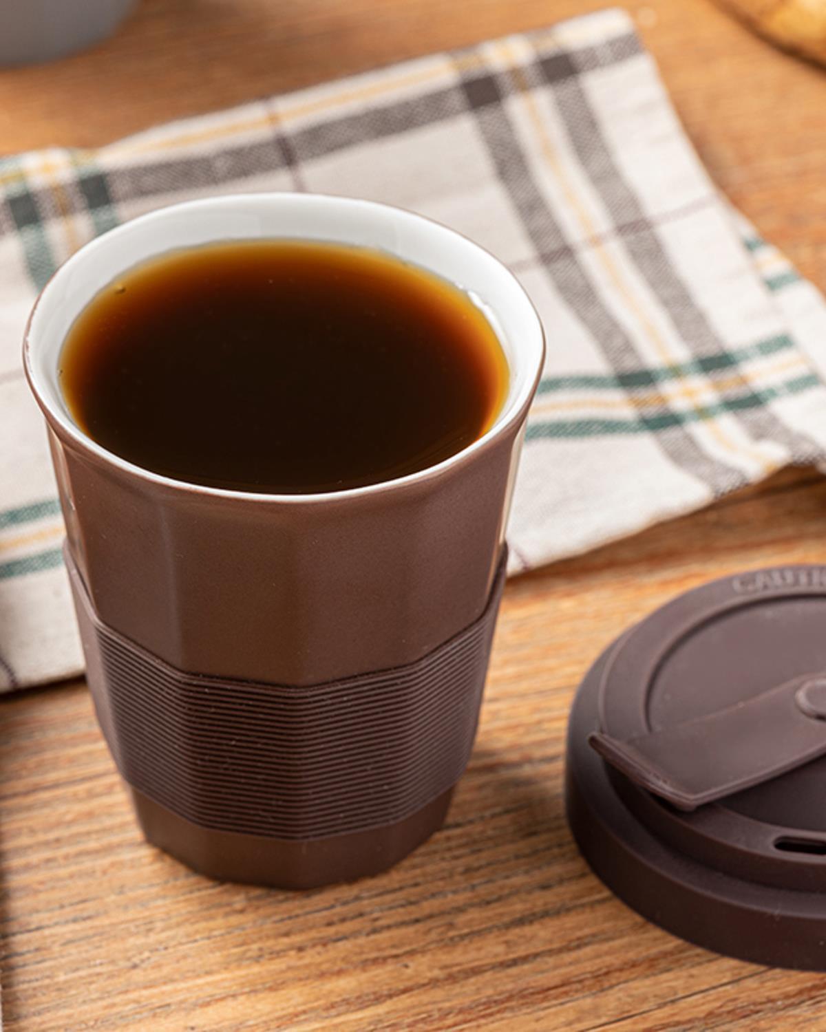 Molto New Bone China With Silicone Lid Cup 325 ml Brown