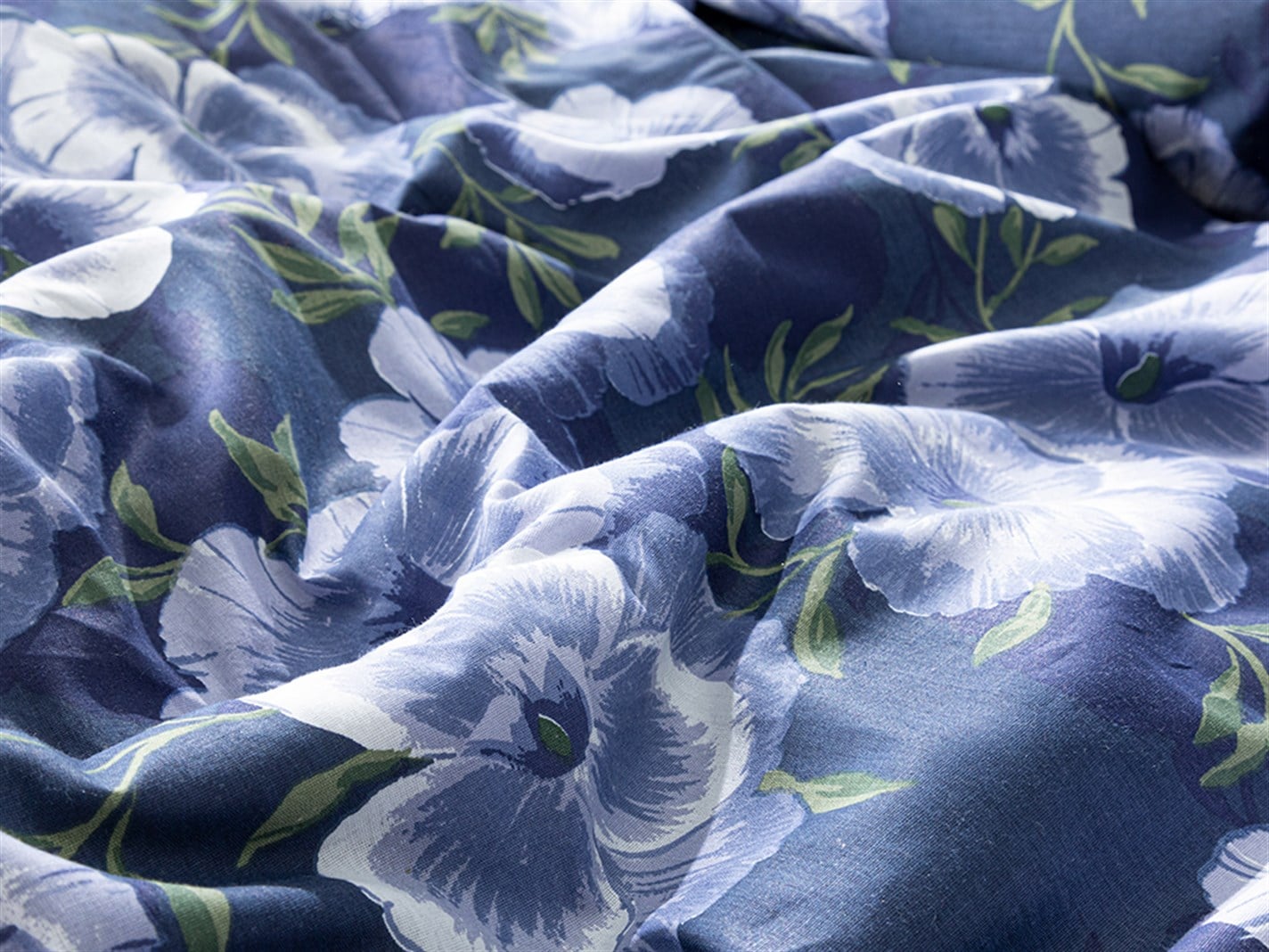 Pansy Bloom 57 Tel / 144 Numărul de fir Meniu mare 240x220 cm Albastru inchis.