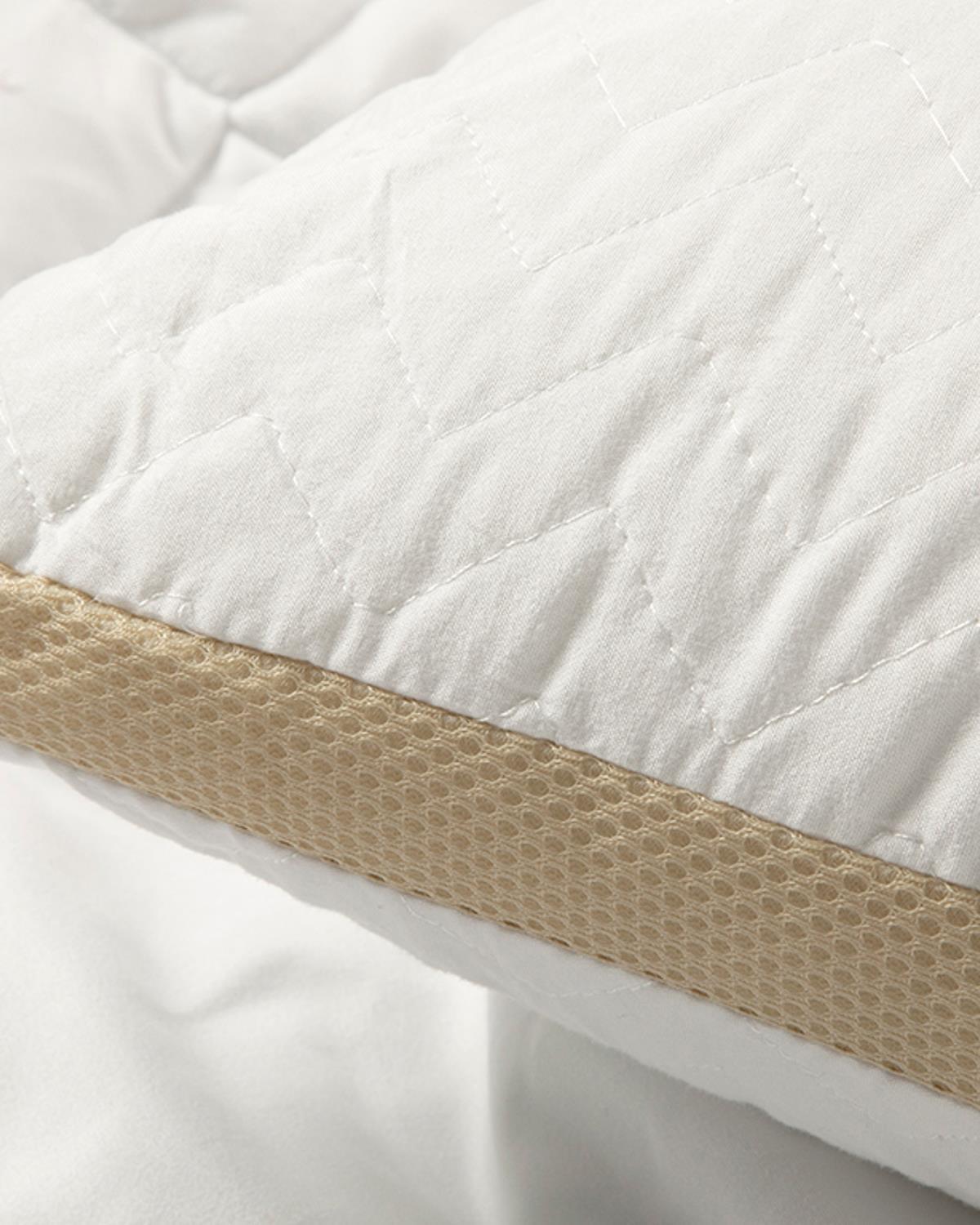 Air Plus Microfiber Pillow 50x70 cm White-Gold.