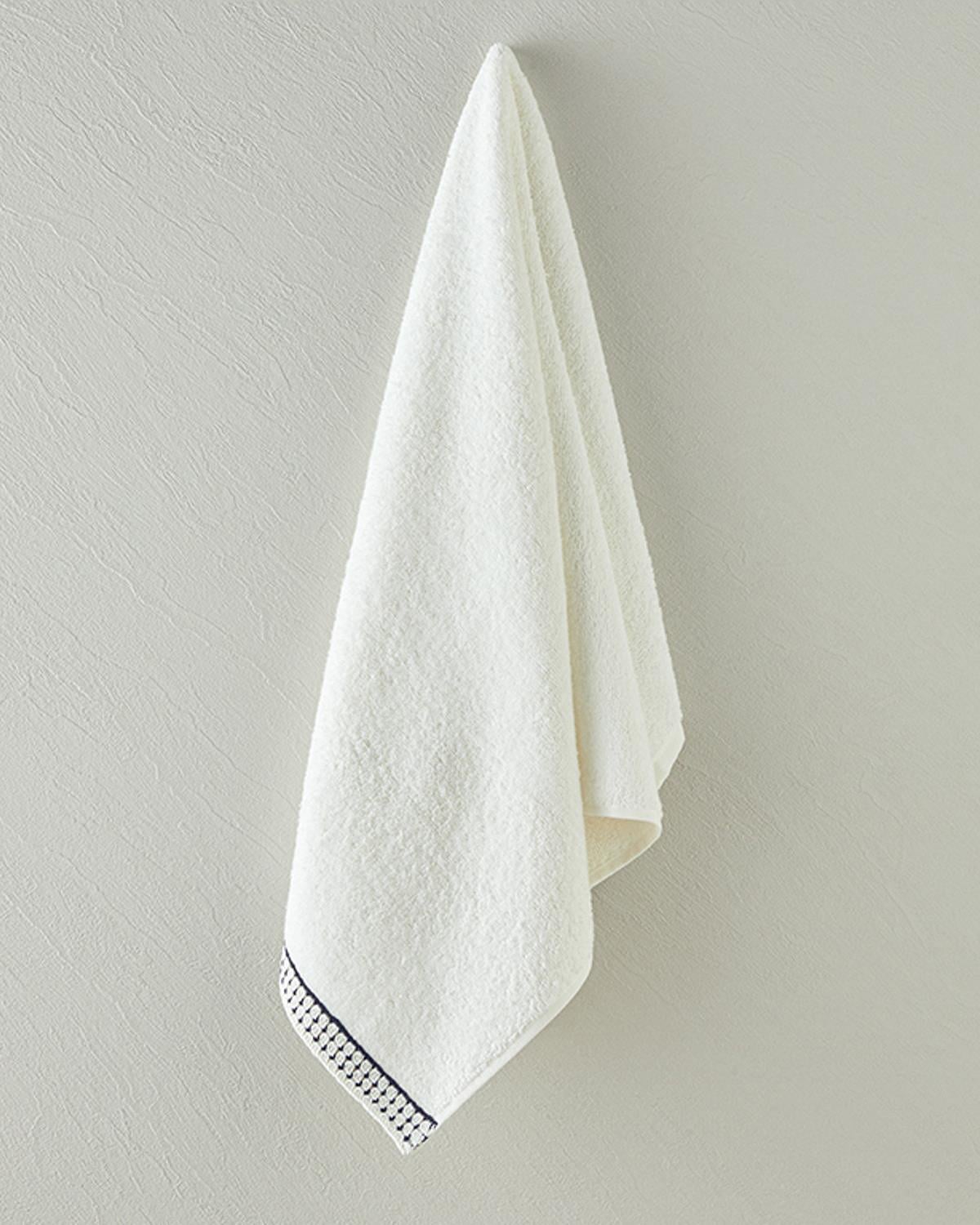 Modern Dots Cottony with crochet Face Towel 50x80 cm Ecru