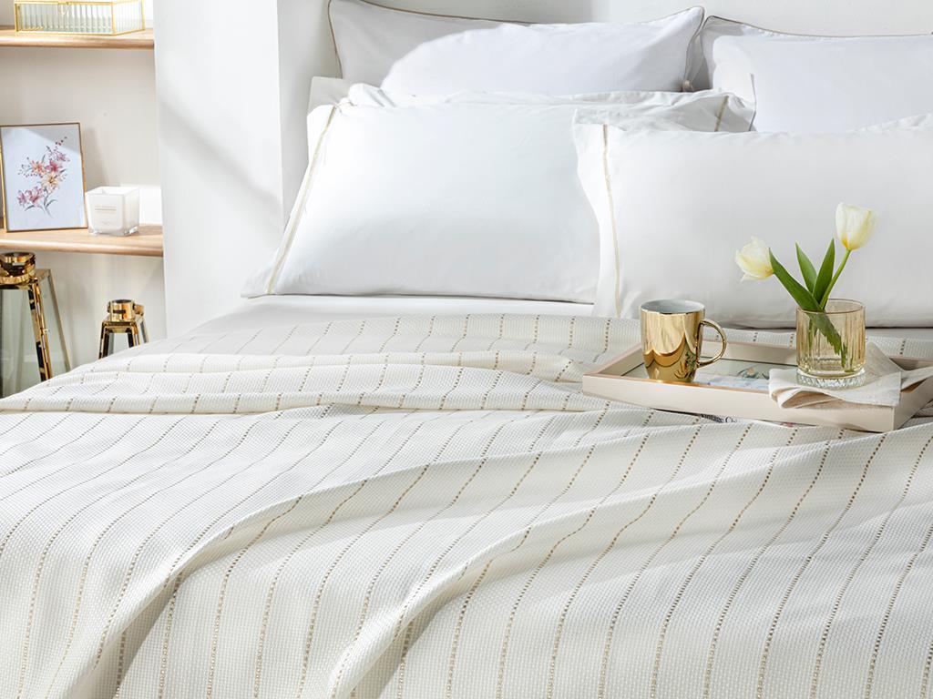 Set pătură subțire cu fețe de pernă, pentru două persoane, Lucent, bumbac-viscoză-poliester, 200x220 cm, alb- auriu